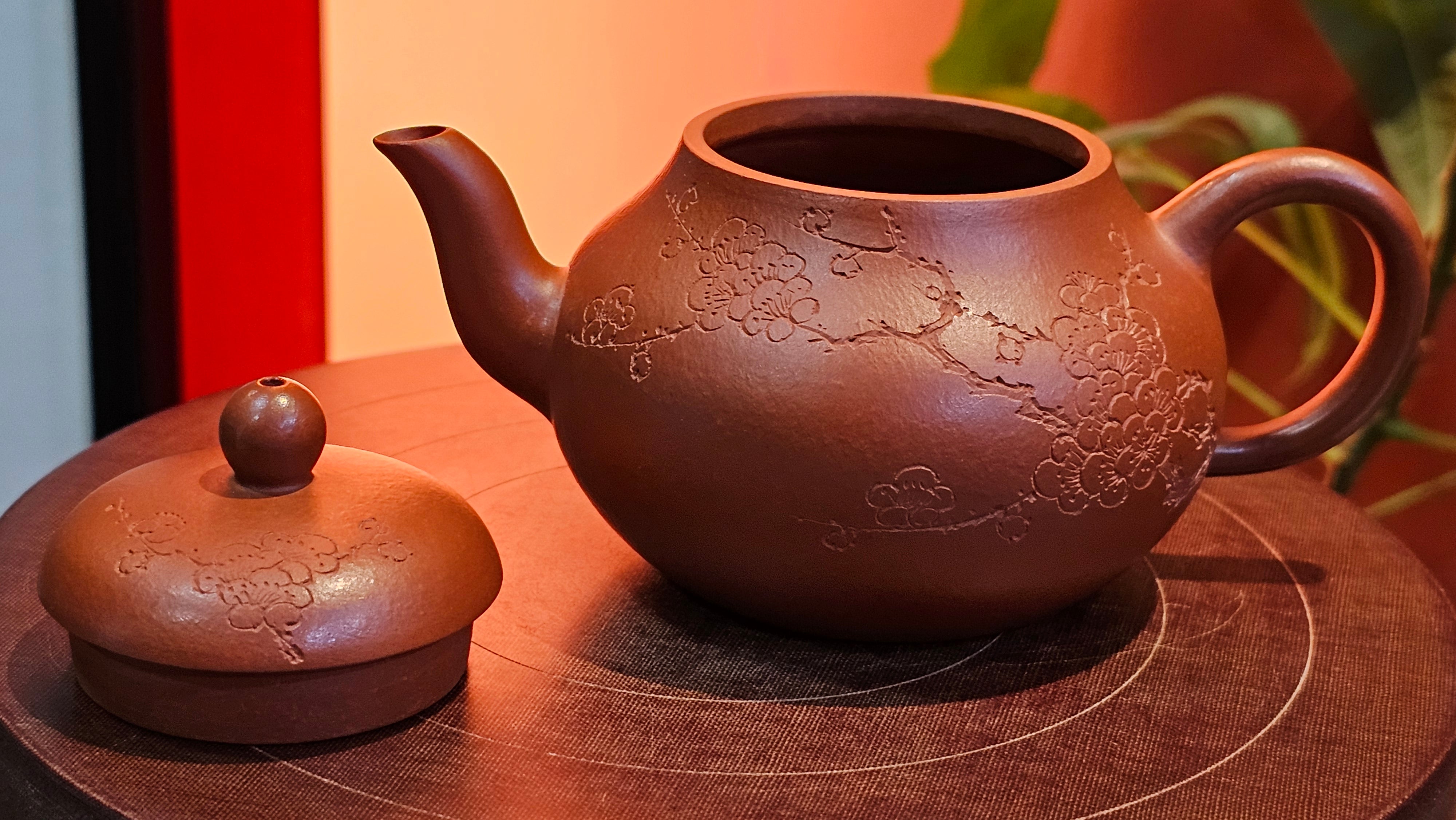 Li Xing 梨形, 171.5ml, Xiao Mei Yao Zhu Ni 小煤窑朱泥 by our Collaborative Craftsman Zhai Yi Yao 翟一耀。Plum Blossoms Engraving 梅花刻绘, 与 "暗香疏影" by Craftsman Yi De Shu 一德书。~ Congratulations to Mr E.P., 1826hrs 10th Apr, Holyoke, MA.