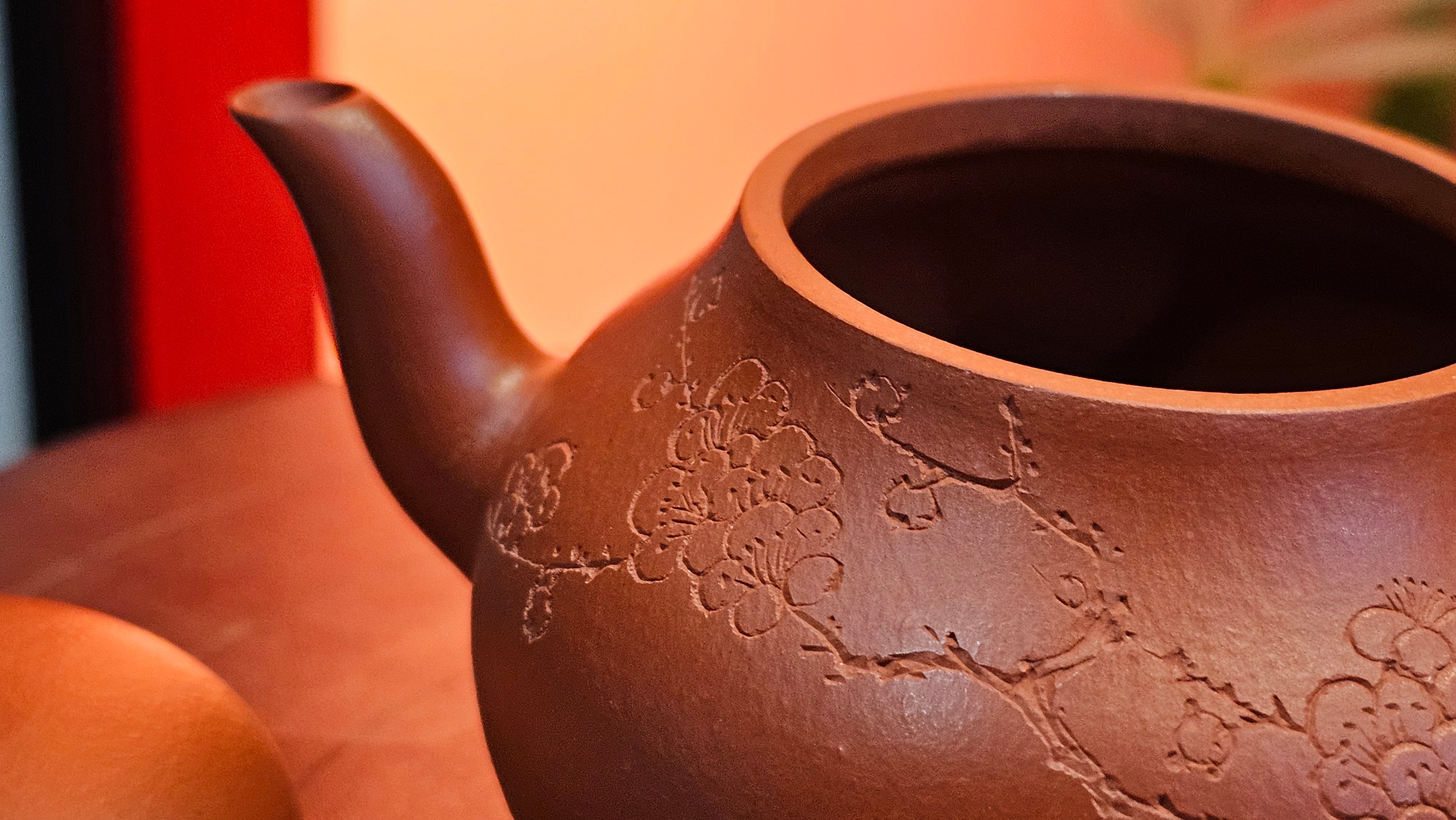 Li Xing 梨形, 171.5ml, Xiao Mei Yao Zhu Ni 小煤窑朱泥 by our Collaborative Craftsman Zhai Yi Yao 翟一耀。Plum Blossoms Engraving 梅花刻绘, 与 "暗香疏影" by Craftsman Yi De Shu 一德书。~ Congratulations to Mr E.P., 1826hrs 10th Apr, Holyoke, MA.