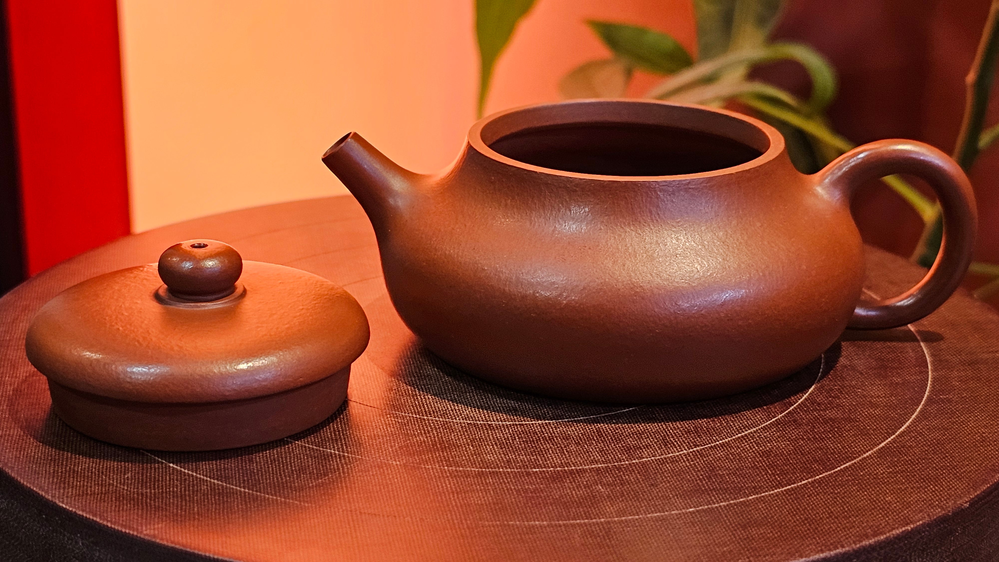 Jing Le 静乐 ~ "Quiet happiness", 99.6ml, Xiao Mei Yao Zhu Ni 小煤窑朱泥, by our Collaborative Craftsman Wang Xing 王兴 ~ Congratulations Ms C.C. 1803hrs 10th Apr, Cerritos, CA.