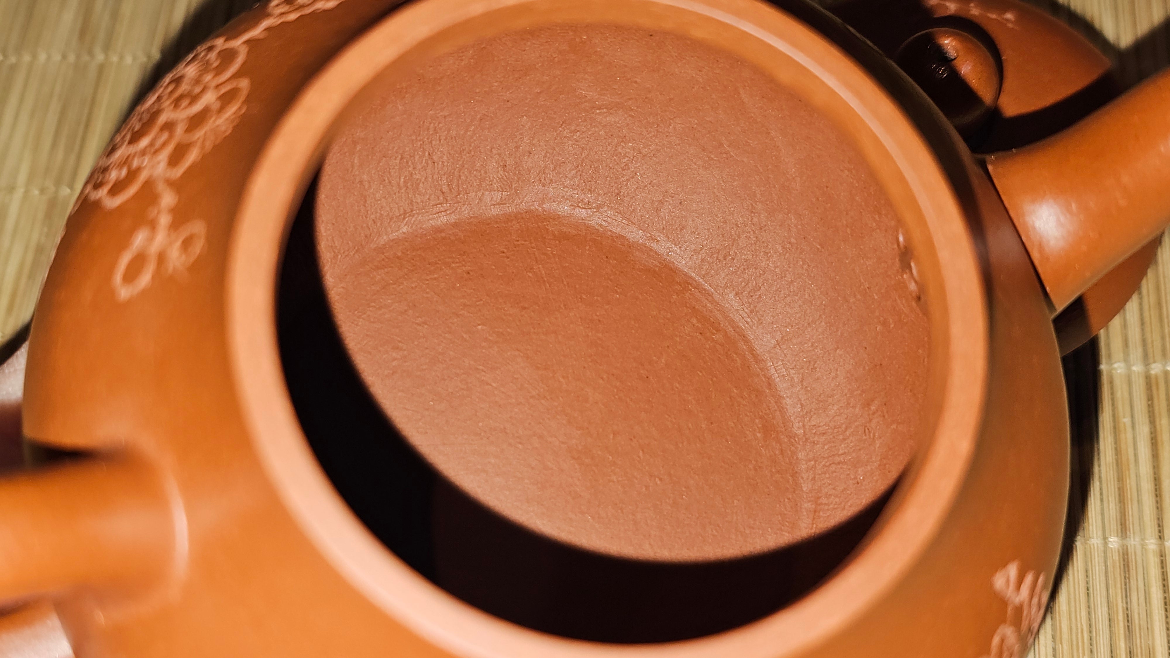 Li Xing 梨形, 171.5ml, Xiao Mei Yao Zhu Ni 小煤窑朱泥 by our Collaborative Craftsman Zhai Yi Yao 翟一耀。Plum Blossoms Engraving 梅花刻绘, 与 "暗香疏影" by Craftsman Yi De Shu 一德书。~ Congratulations to Mr E.P., 1826hrs 10th Apr, Holyoke, MA.