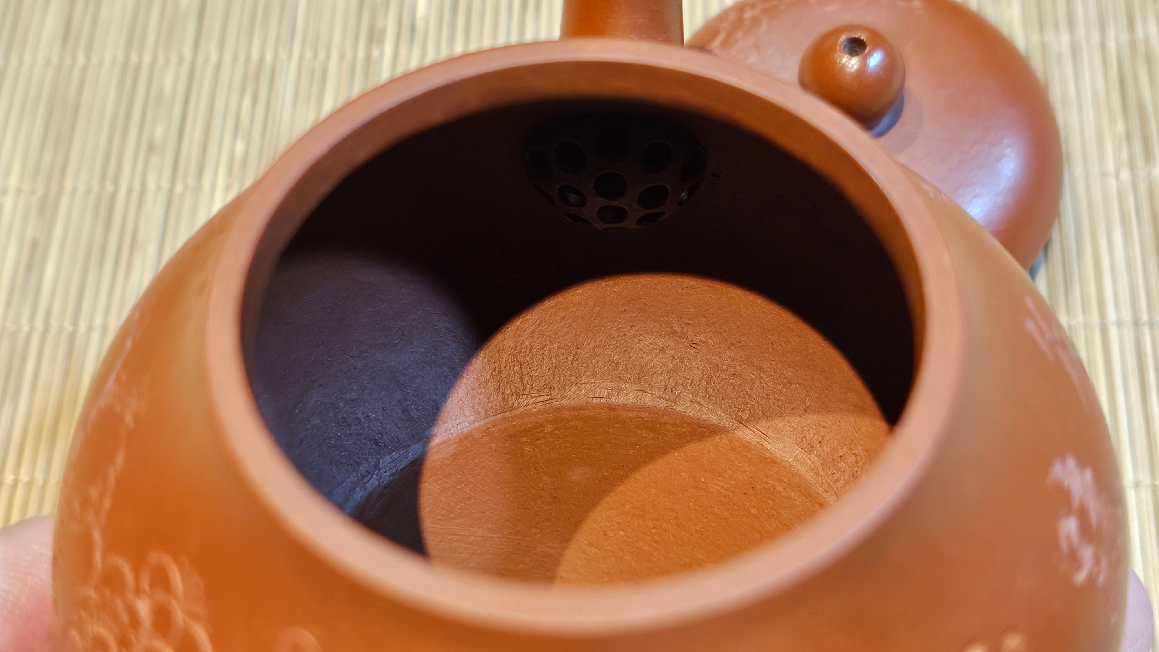 Li Xing 梨形, 171.5ml, Xiao Mei Yao Zhu Ni 小煤窑朱泥 by our Collaborative Craftsman Zhai Yi Yao 翟一耀。Plum Blossoms Engraving 梅花刻绘, 与 "暗香疏影" by Craftsman Yi De Shu 一德书。~ Congratulations to Mr E.P., 1826hrs 10th Apr, Holyoke, MA.