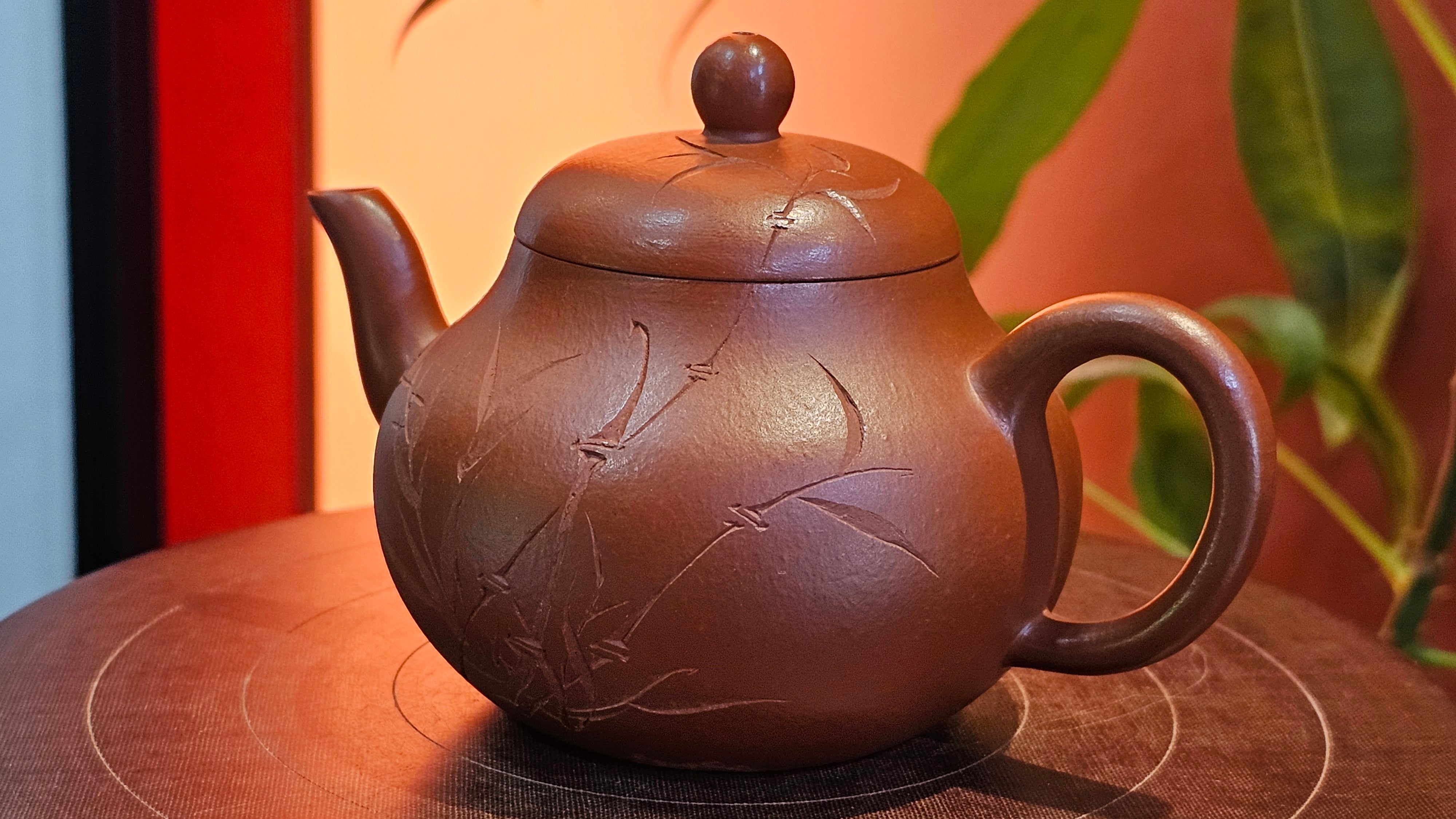 Li Xing 梨形, 166.5ml, Xiao Mei Yao Zhu Ni 小煤窑朱泥 by our Collaborative Craftsman Zhai Yi Yao 翟一耀。"竹韵茶香", 竹刻绘, Engraving of Bamboos and Calligraphy, by Craftsman Yi De Shu 一德书 ~ Congratulations to Mr R.V., 1054hrs 12th Apr, Garden Grove, CA.