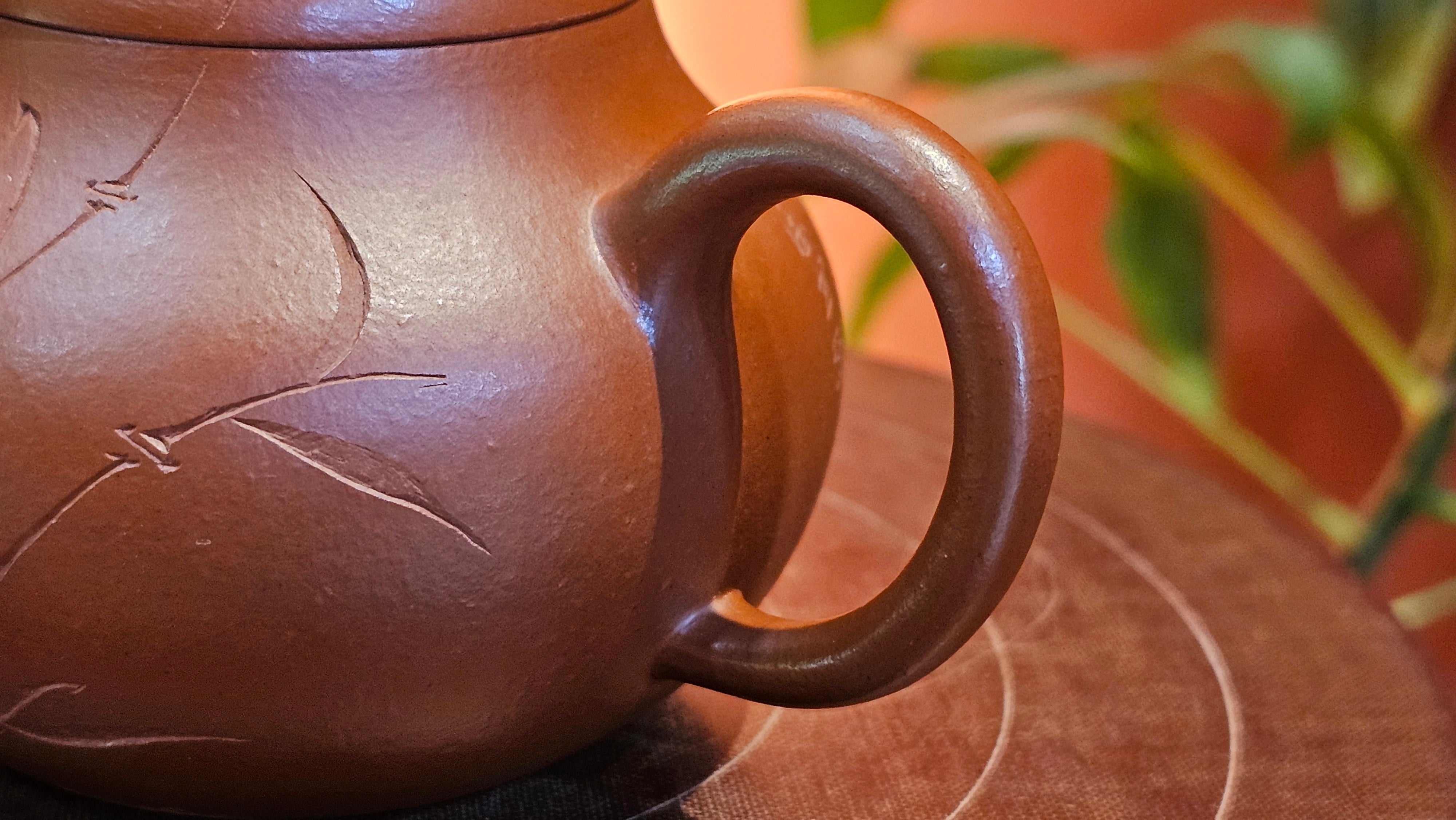 Li Xing 梨形, 166.5ml, Xiao Mei Yao Zhu Ni 小煤窑朱泥 by our Collaborative Craftsman Zhai Yi Yao 翟一耀。"竹韵茶香", 竹刻绘, Engraving of Bamboos and Calligraphy, by Craftsman Yi De Shu 一德书 ~ Congratulations to Mr R.V., 1054hrs 12th Apr, Garden Grove, CA.