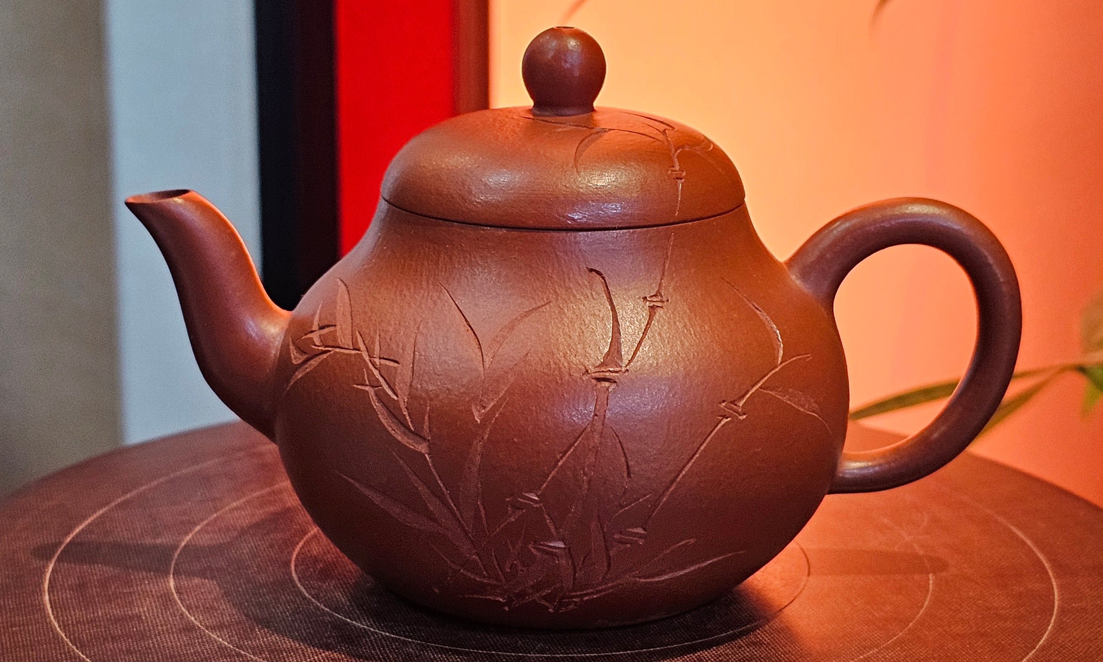 Li Xing 梨形, 166.5ml, Xiao Mei Yao Zhu Ni 小煤窑朱泥 by our Collaborative Craftsman Zhai Yi Yao 翟一耀。"竹韵茶香", 竹刻绘, Engraving of Bamboos and Calligraphy, by Craftsman Yi De Shu 一德书 ~ Congratulations to Mr R.V., 1054hrs 12th Apr, Garden Grove, CA.