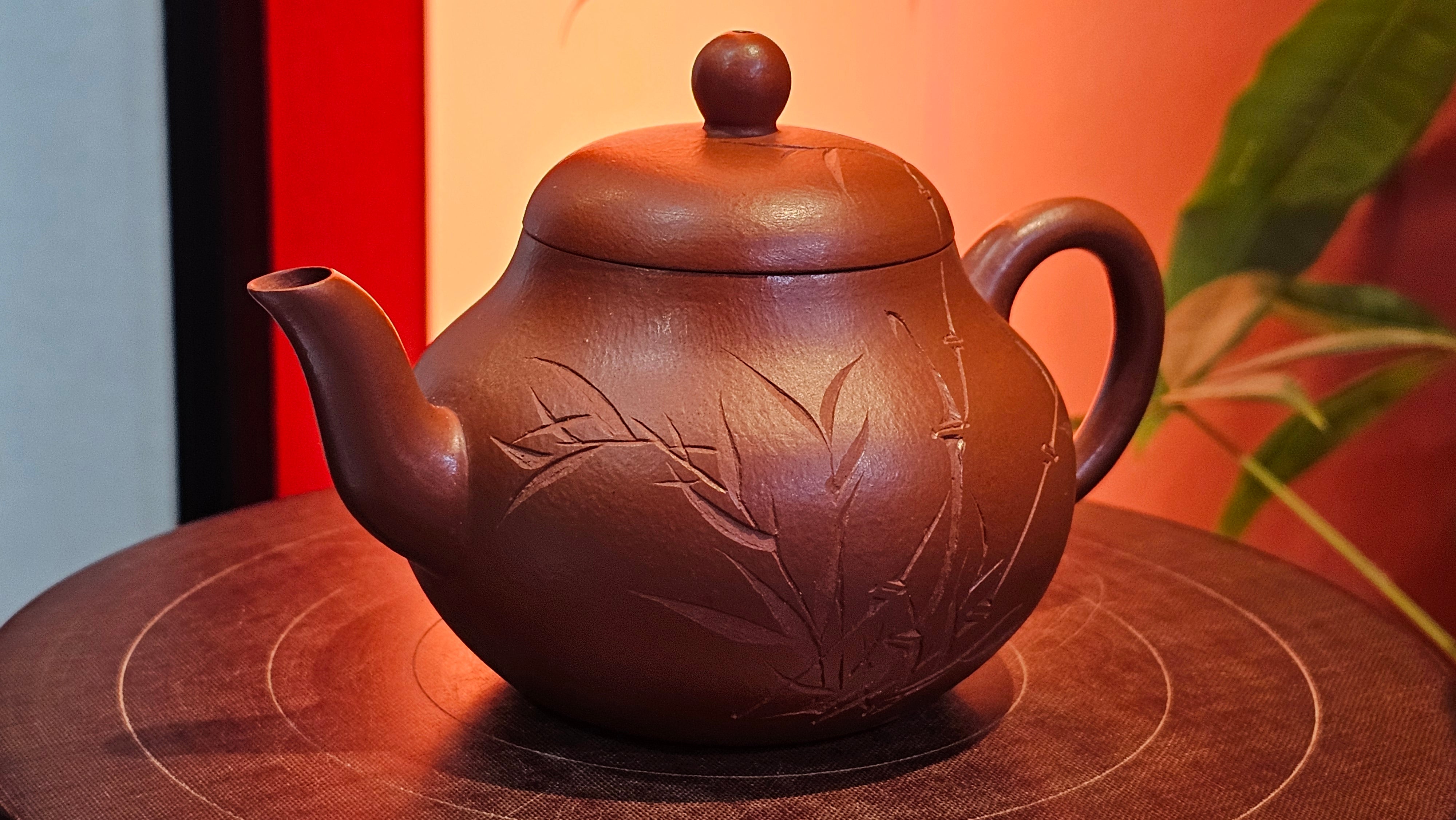 Li Xing 梨形, 166.5ml, Xiao Mei Yao Zhu Ni 小煤窑朱泥 by our Collaborative Craftsman Zhai Yi Yao 翟一耀。"竹韵茶香", 竹刻绘, Engraving of Bamboos and Calligraphy, by Craftsman Yi De Shu 一德书 ~ Congratulations to Mr R.V., 1054hrs 12th Apr, Garden Grove, CA.