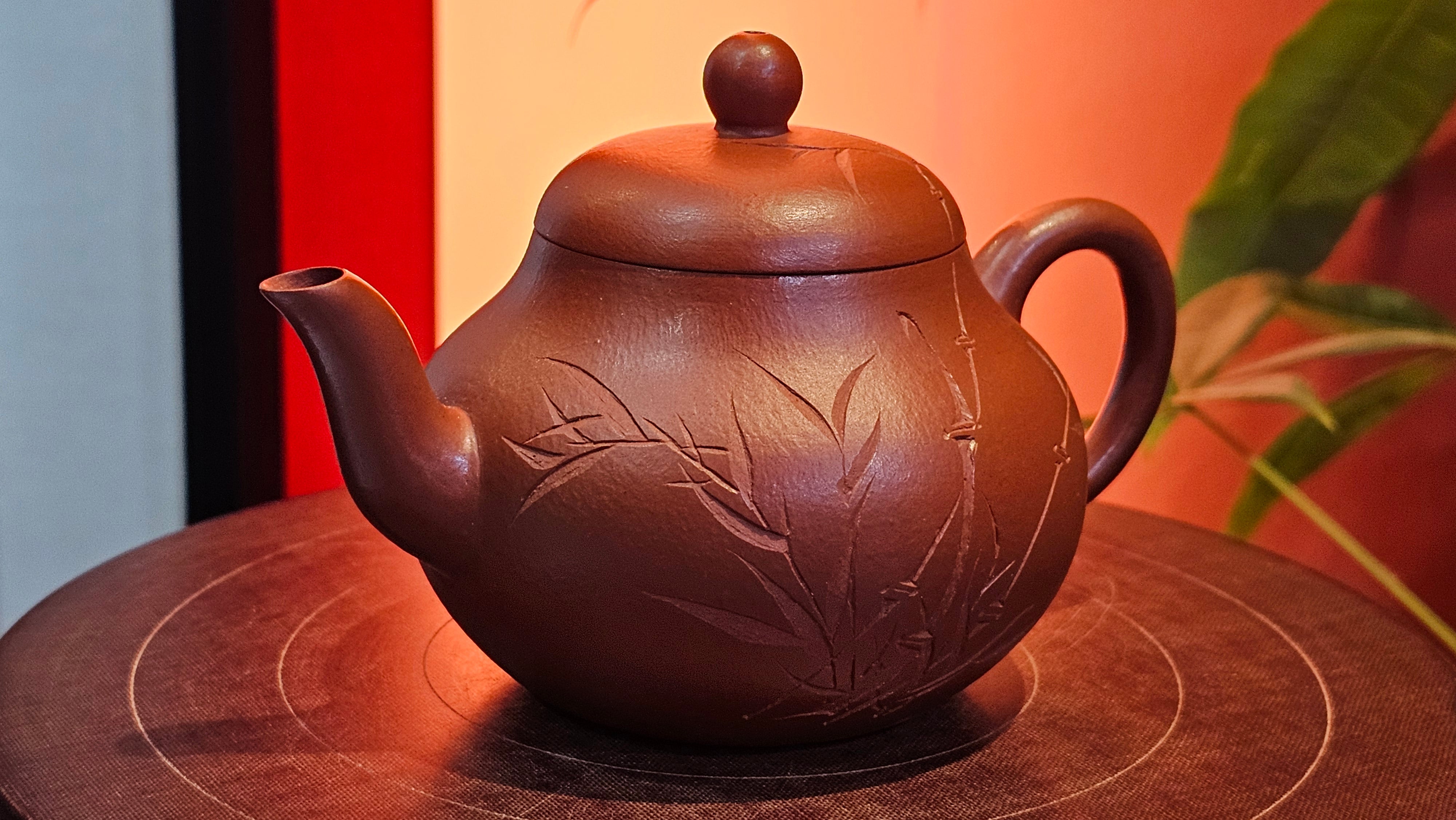 Li Xing 梨形, 166.5ml, Xiao Mei Yao Zhu Ni 小煤窑朱泥 by our Collaborative Craftsman Zhai Yi Yao 翟一耀。"竹韵茶香", 竹刻绘, Engraving of Bamboos and Calligraphy, by Craftsman Yi De Shu 一德书 ~ Congratulations to Mr R.V., 1054hrs 12th Apr, Garden Grove, CA.