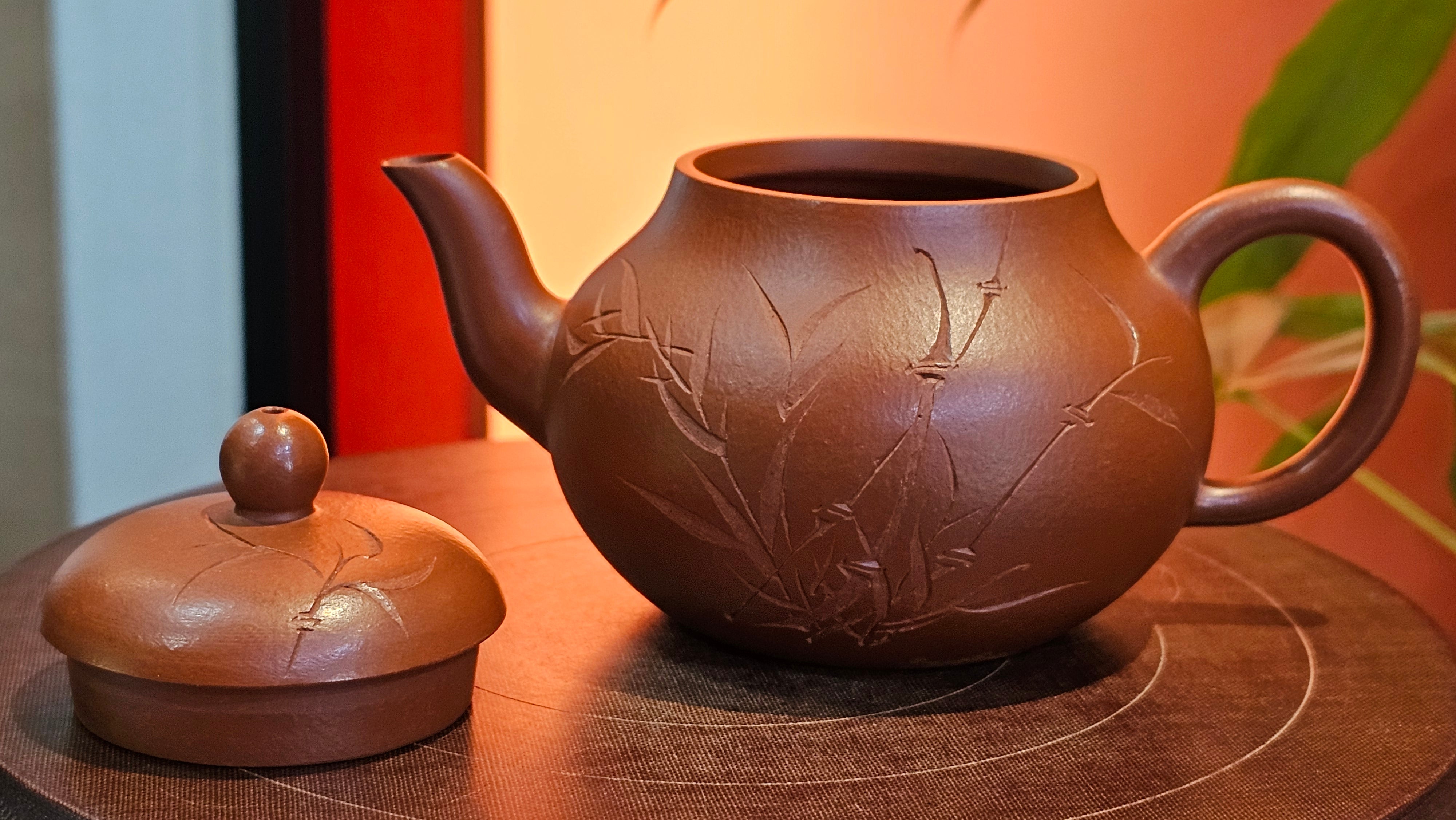 Li Xing 梨形, 166.5ml, Xiao Mei Yao Zhu Ni 小煤窑朱泥 by our Collaborative Craftsman Zhai Yi Yao 翟一耀。"竹韵茶香", 竹刻绘, Engraving of Bamboos and Calligraphy, by Craftsman Yi De Shu 一德书 ~ Congratulations to Mr R.V., 1054hrs 12th Apr, Garden Grove, CA.