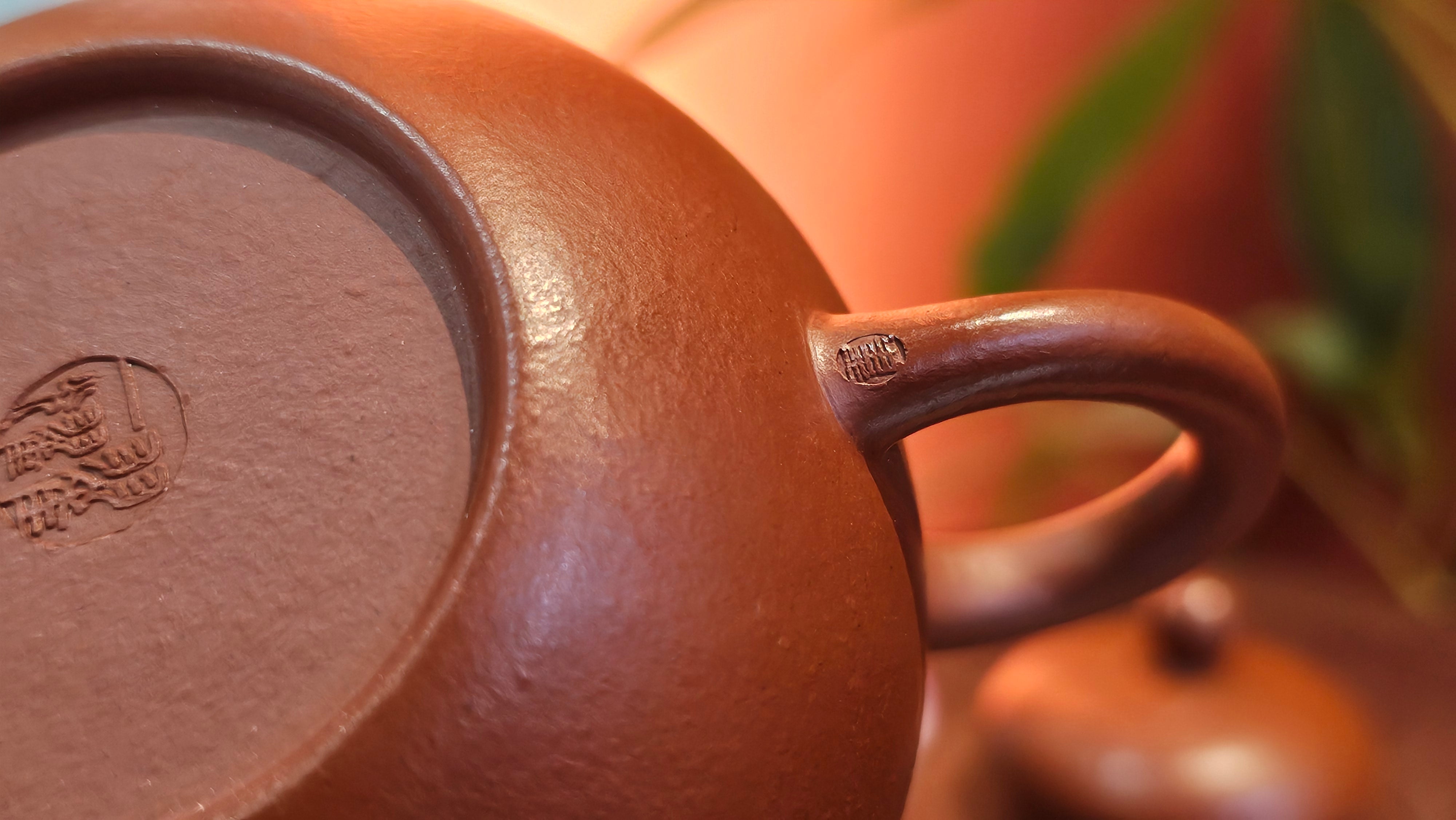 Li Xing 梨形, 166.5ml, Xiao Mei Yao Zhu Ni 小煤窑朱泥 by our Collaborative Craftsman Zhai Yi Yao 翟一耀。"竹韵茶香", 竹刻绘, Engraving of Bamboos and Calligraphy, by Craftsman Yi De Shu 一德书 ~ Congratulations to Mr R.V., 1054hrs 12th Apr, Garden Grove, CA.