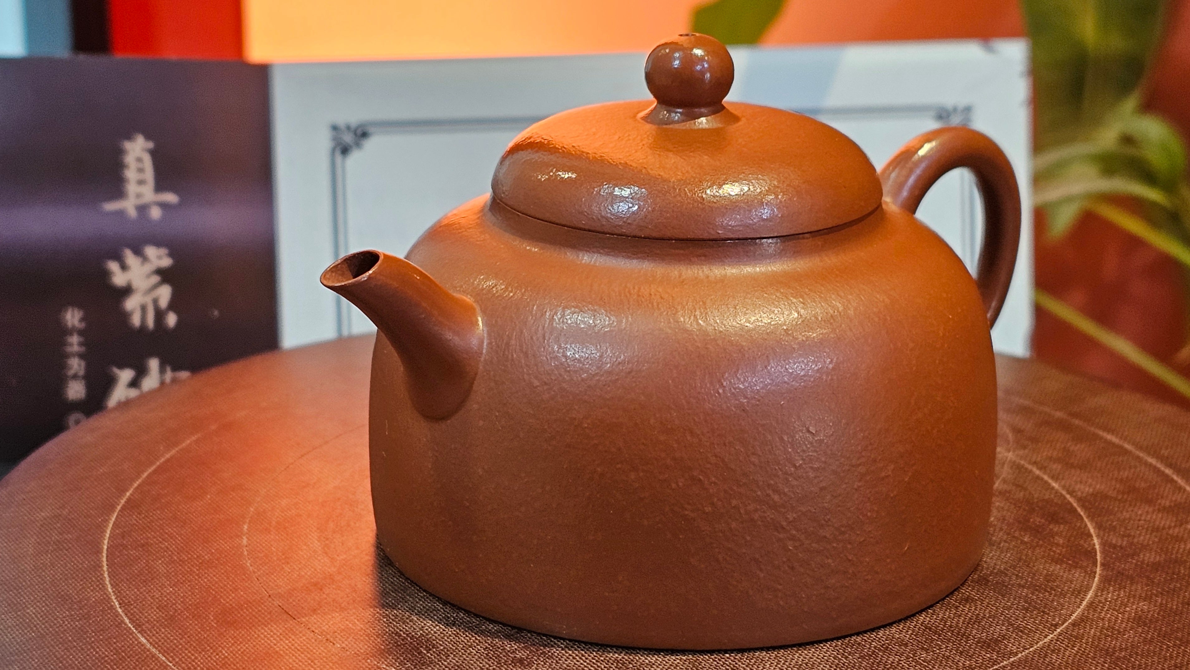 Yi Gong Hu 逸公壶, 142.3ml, Xiao Mei Yao Zhu Ni 小煤窑朱泥,  by our Collaborative Craftsman Shi Yun 石芸 ~ Congratulations to Mr N.S., 2245hrs 23rd May 2025, Fort Wayne, IN.