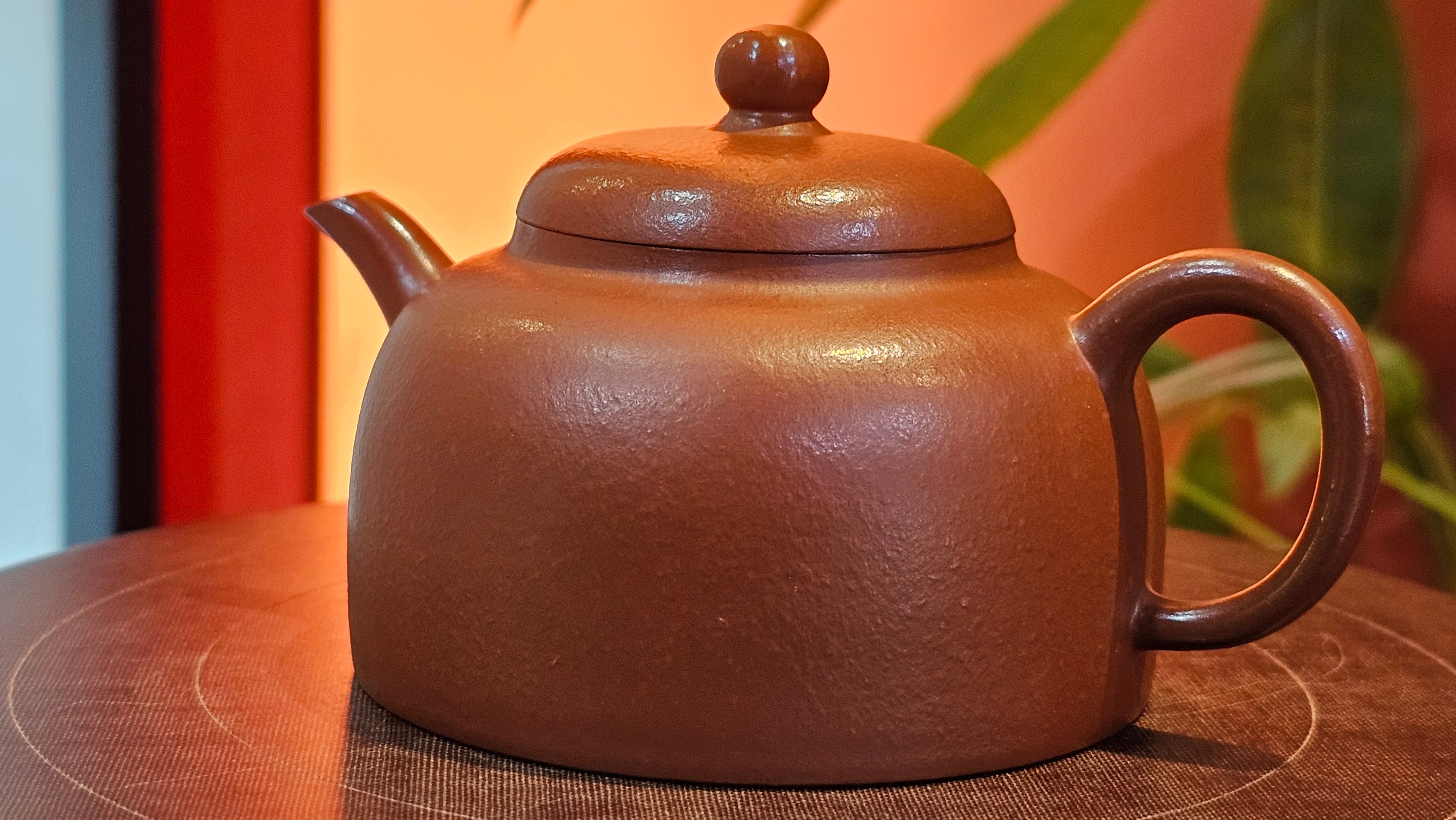 Yi Gong Hu 逸公壶, 142.3ml, Xiao Mei Yao Zhu Ni 小煤窑朱泥,  by our Collaborative Craftsman Shi Yun 石芸 ~ Congratulations to Mr N.S., 2245hrs 23rd May 2025, Fort Wayne, IN.