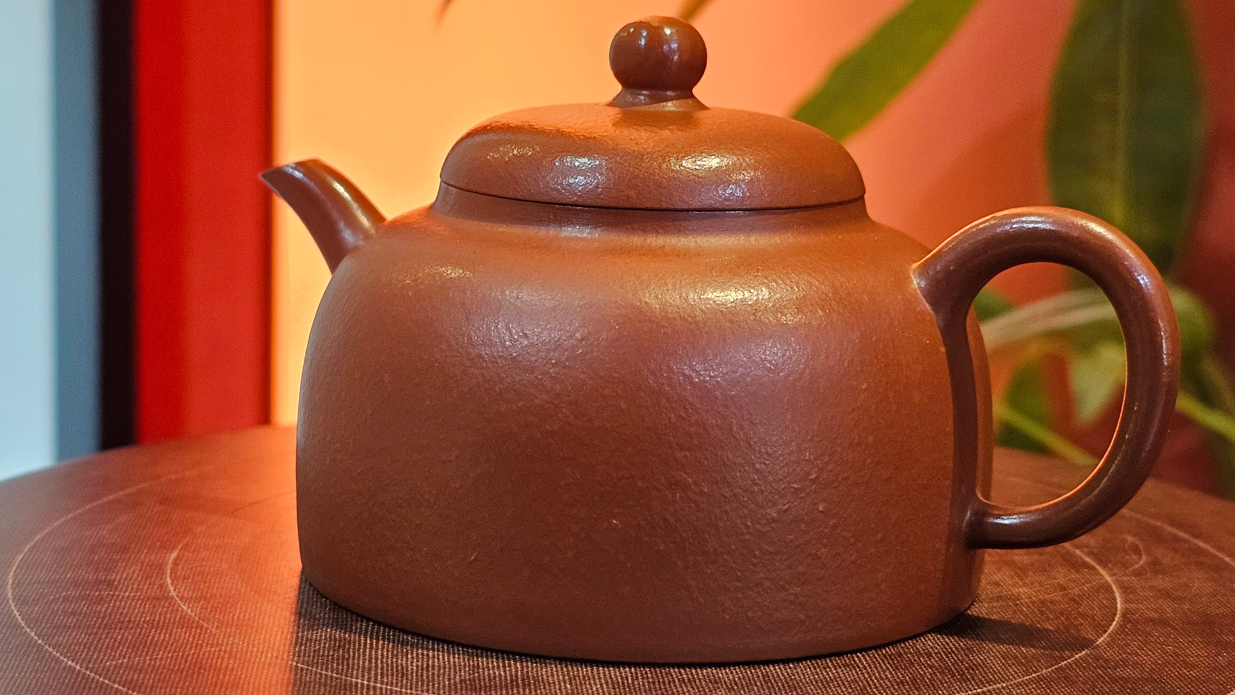 Yi Gong Hu 逸公壶, 142.3ml, Xiao Mei Yao Zhu Ni 小煤窑朱泥,  by our Collaborative Craftsman Shi Yun 石芸 ~ Congratulations to Mr N.S., 2245hrs 23rd May 2025, Fort Wayne, IN.