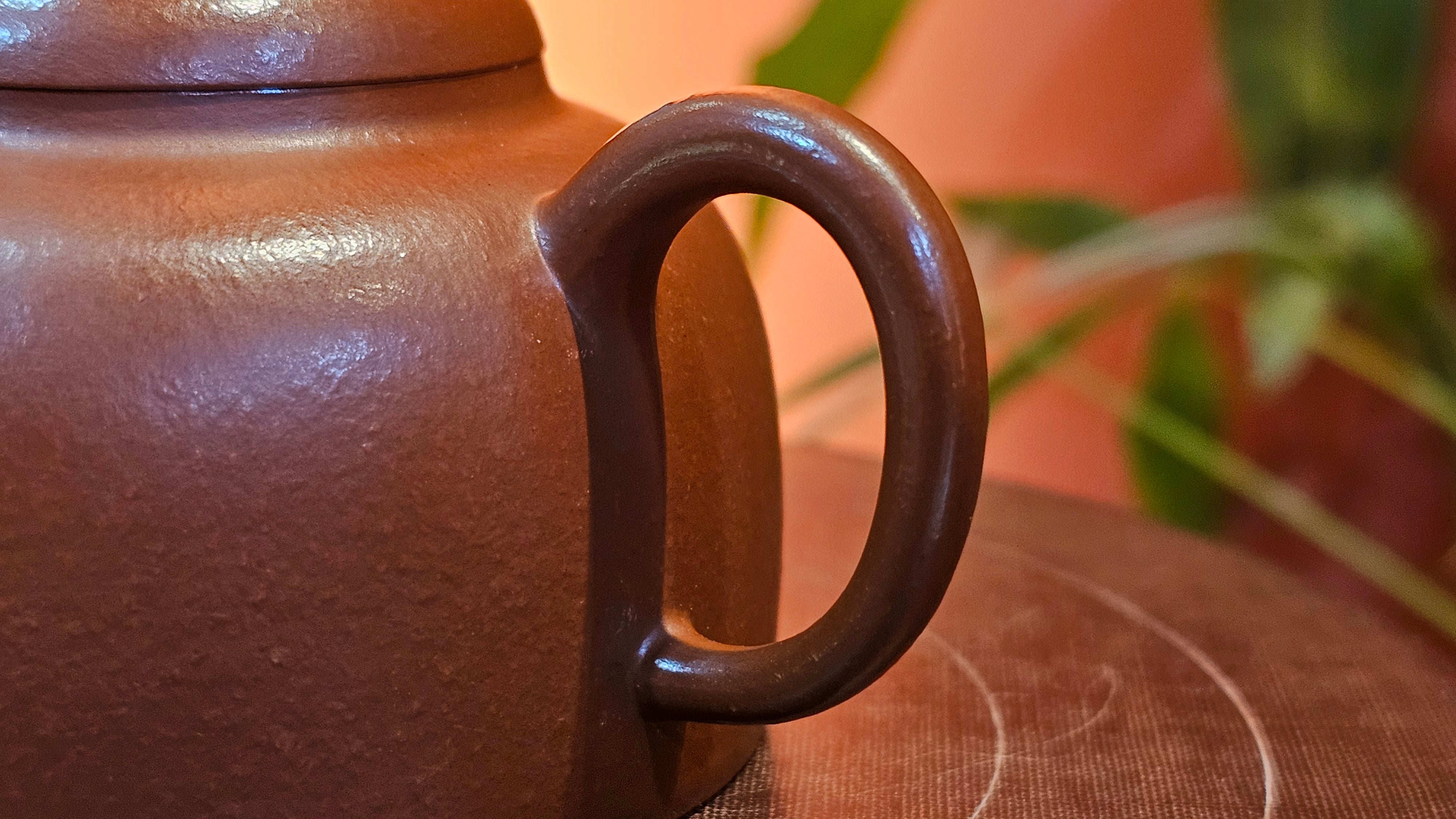 Yi Gong Hu 逸公壶, 142.3ml, Xiao Mei Yao Zhu Ni 小煤窑朱泥,  by our Collaborative Craftsman Shi Yun 石芸 ~ Congratulations to Mr N.S., 2245hrs 23rd May 2025, Fort Wayne, IN.