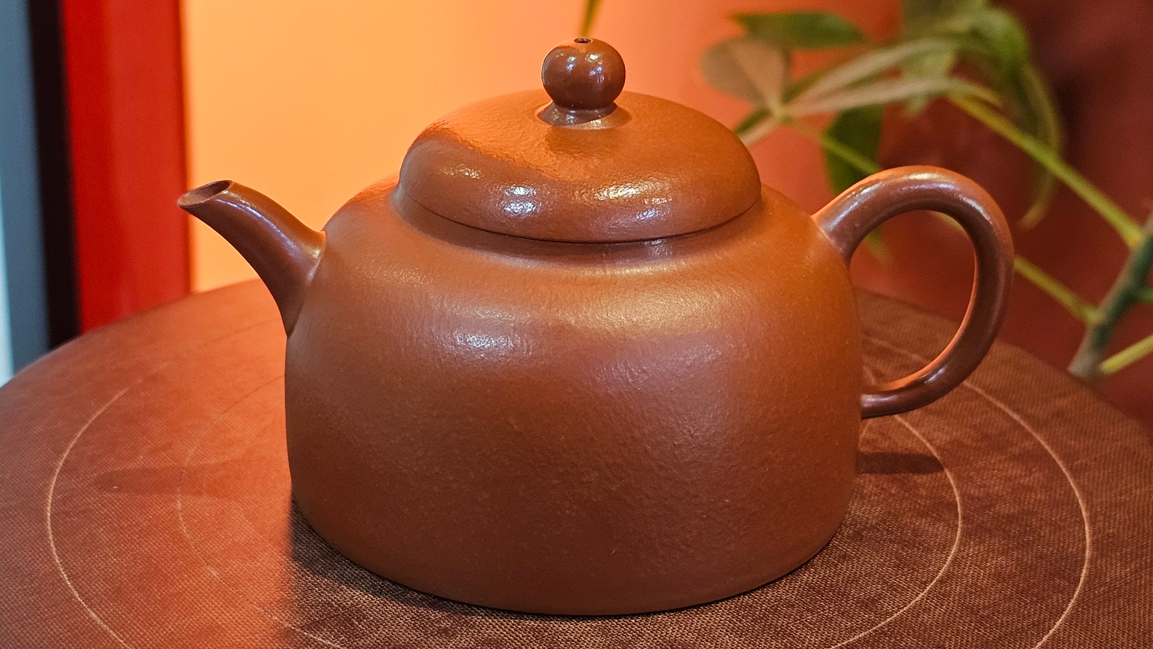 Yi Gong Hu 逸公壶, 142.3ml, Xiao Mei Yao Zhu Ni 小煤窑朱泥,  by our Collaborative Craftsman Shi Yun 石芸 ~ Congratulations to Mr N.S., 2245hrs 23rd May 2025, Fort Wayne, IN.