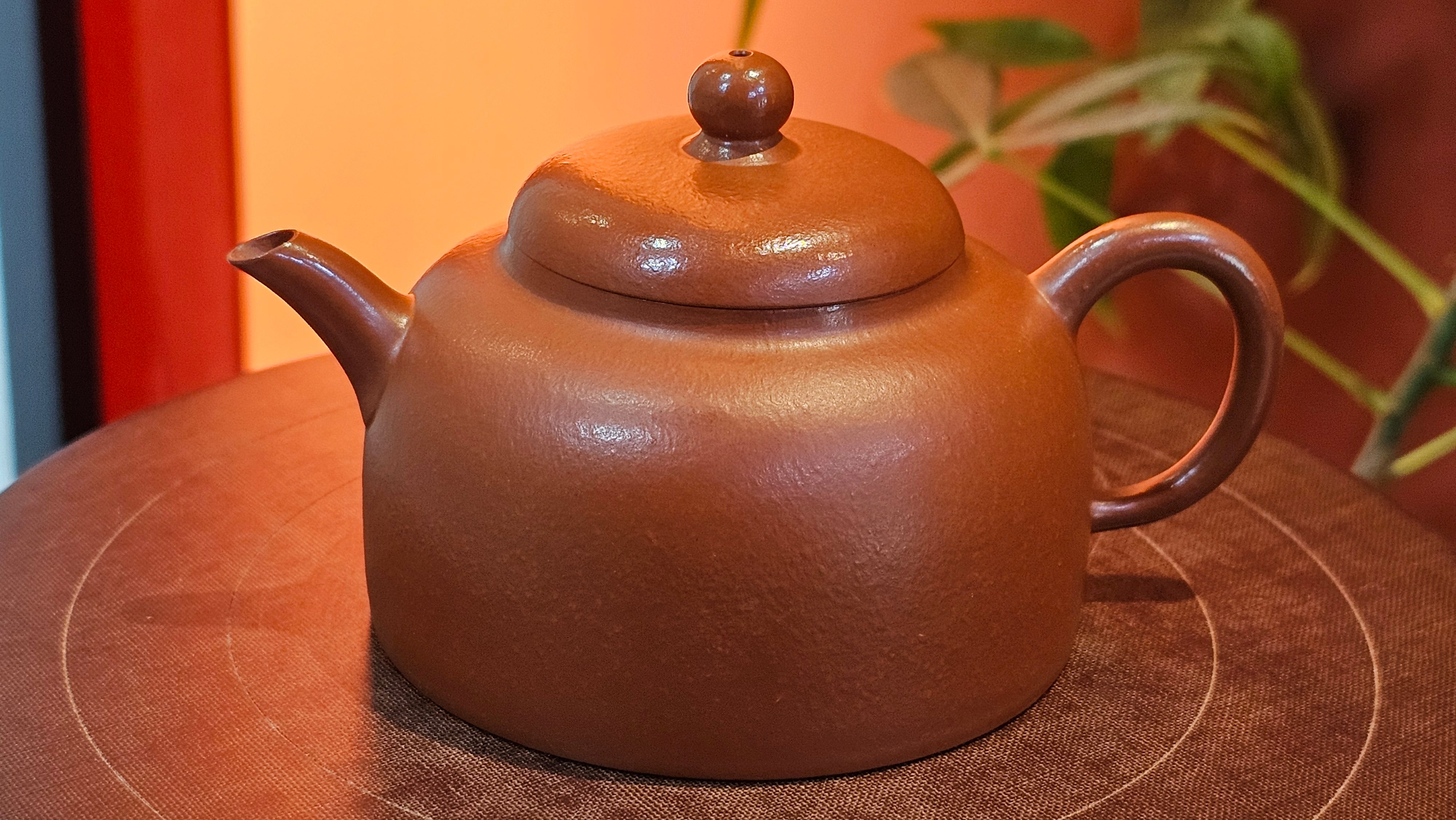 Yi Gong Hu 逸公壶, 142.3ml, Xiao Mei Yao Zhu Ni 小煤窑朱泥,  by our Collaborative Craftsman Shi Yun 石芸 ~ Congratulations to Mr N.S., 2245hrs 23rd May 2025, Fort Wayne, IN.