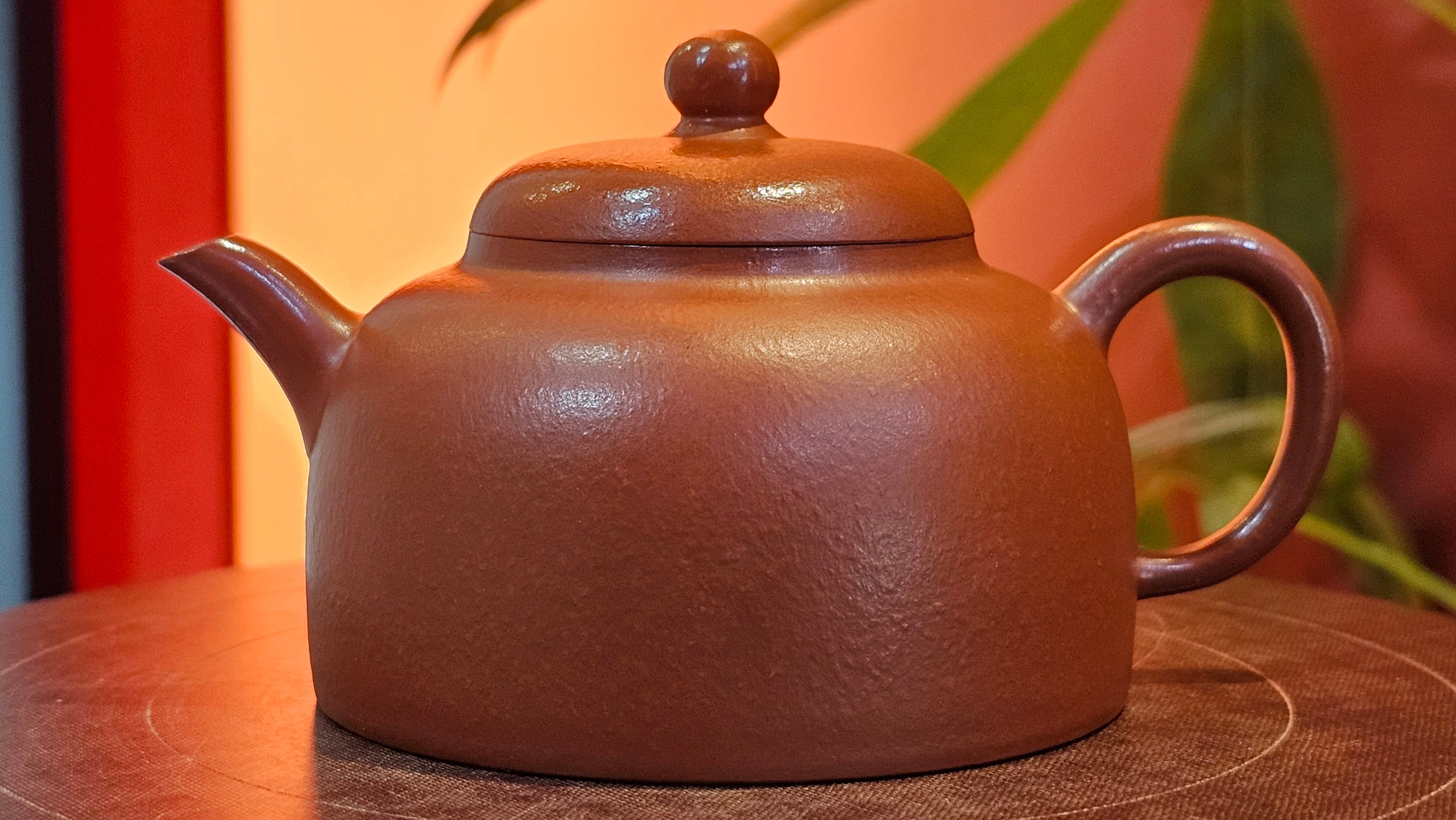 Yi Gong Hu 逸公壶, 142.3ml, Xiao Mei Yao Zhu Ni 小煤窑朱泥,  by our Collaborative Craftsman Shi Yun 石芸 ~ Congratulations to Mr N.S., 2245hrs 23rd May 2025, Fort Wayne, IN.