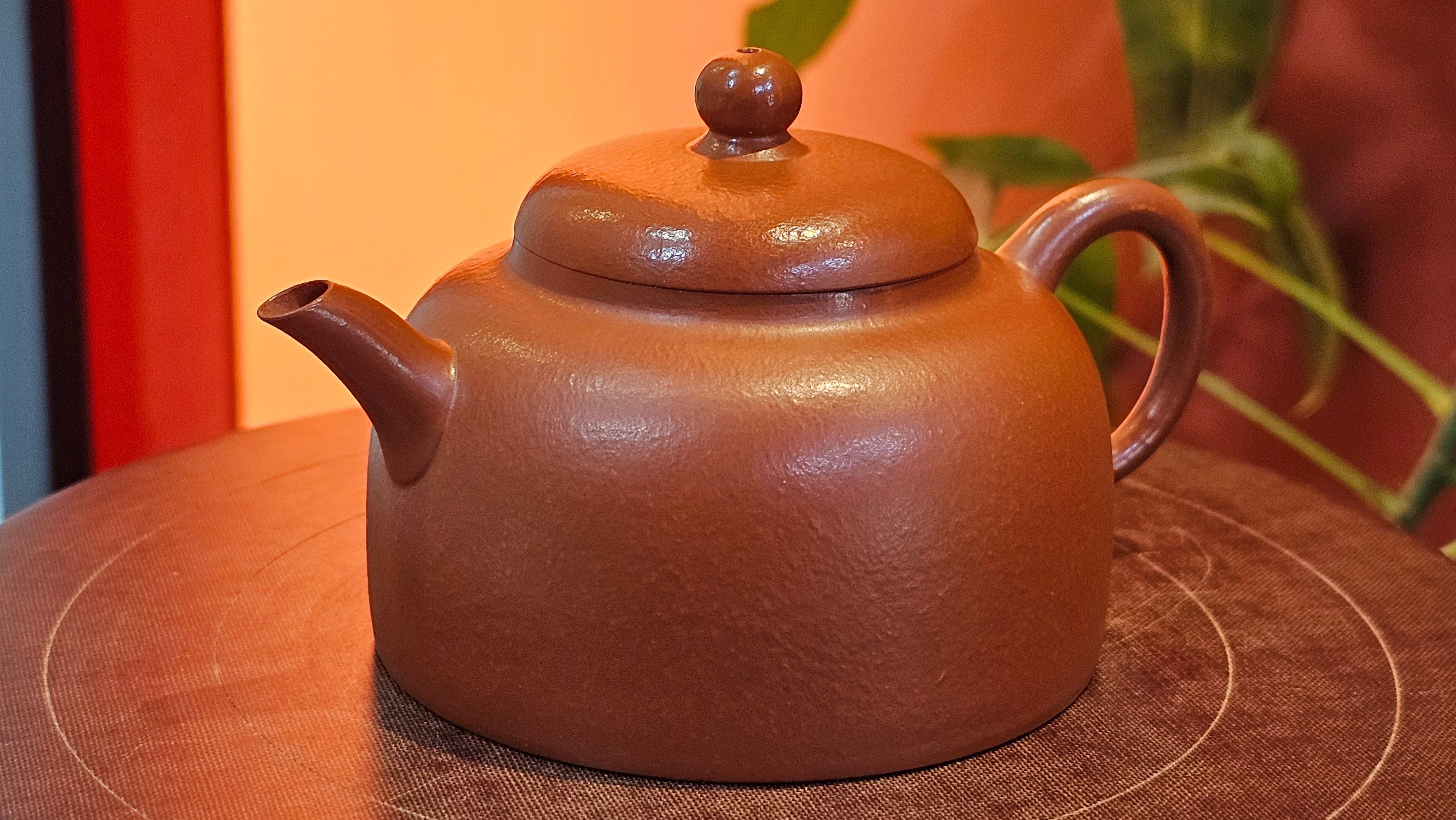 Yi Gong Hu 逸公壶, 142.3ml, Xiao Mei Yao Zhu Ni 小煤窑朱泥,  by our Collaborative Craftsman Shi Yun 石芸 ~ Congratulations to Mr N.S., 2245hrs 23rd May 2025, Fort Wayne, IN.