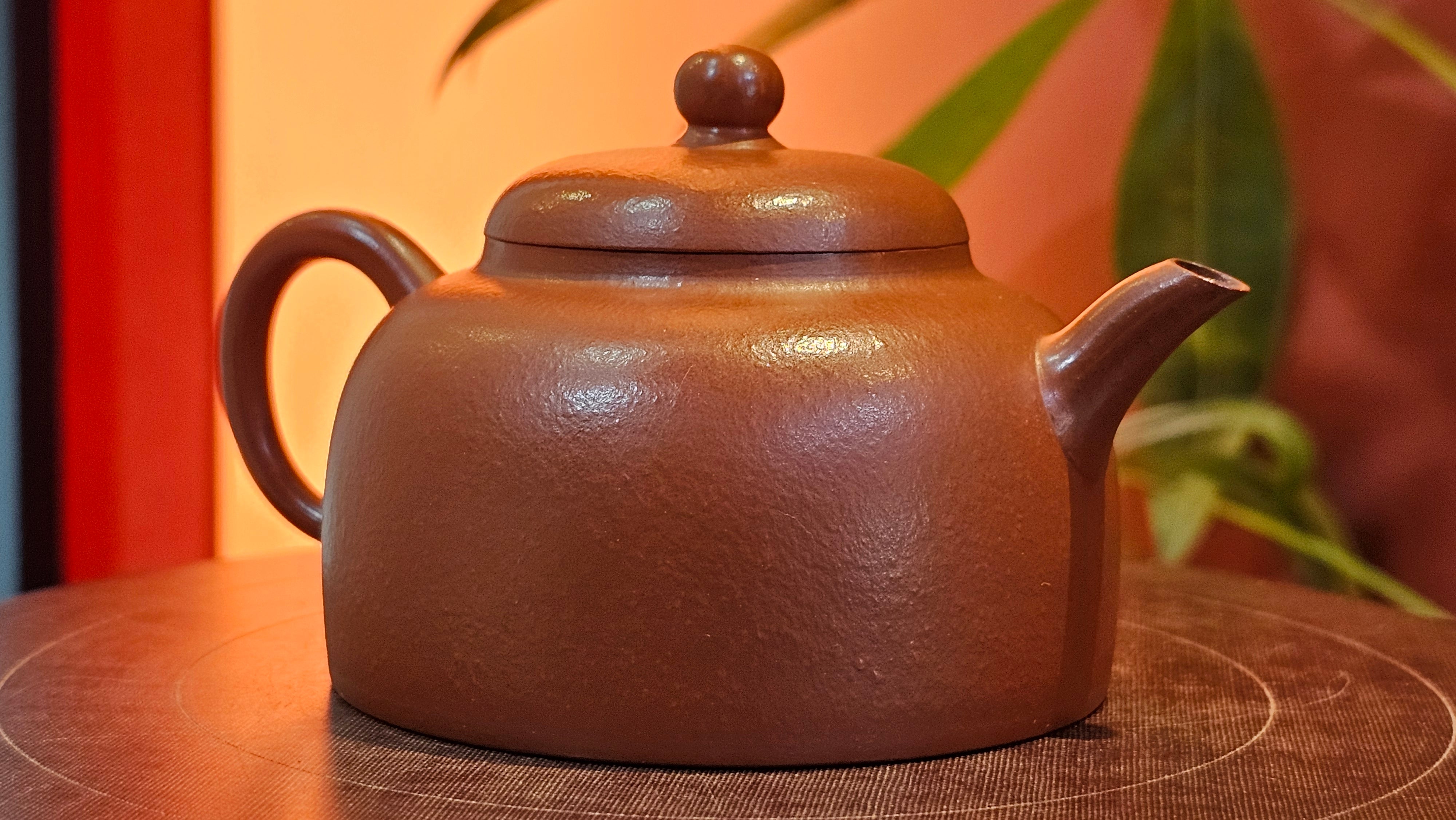 Yi Gong Hu 逸公壶, 142.3ml, Xiao Mei Yao Zhu Ni 小煤窑朱泥,  by our Collaborative Craftsman Shi Yun 石芸 ~ Congratulations to Mr N.S., 2245hrs 23rd May 2025, Fort Wayne, IN.