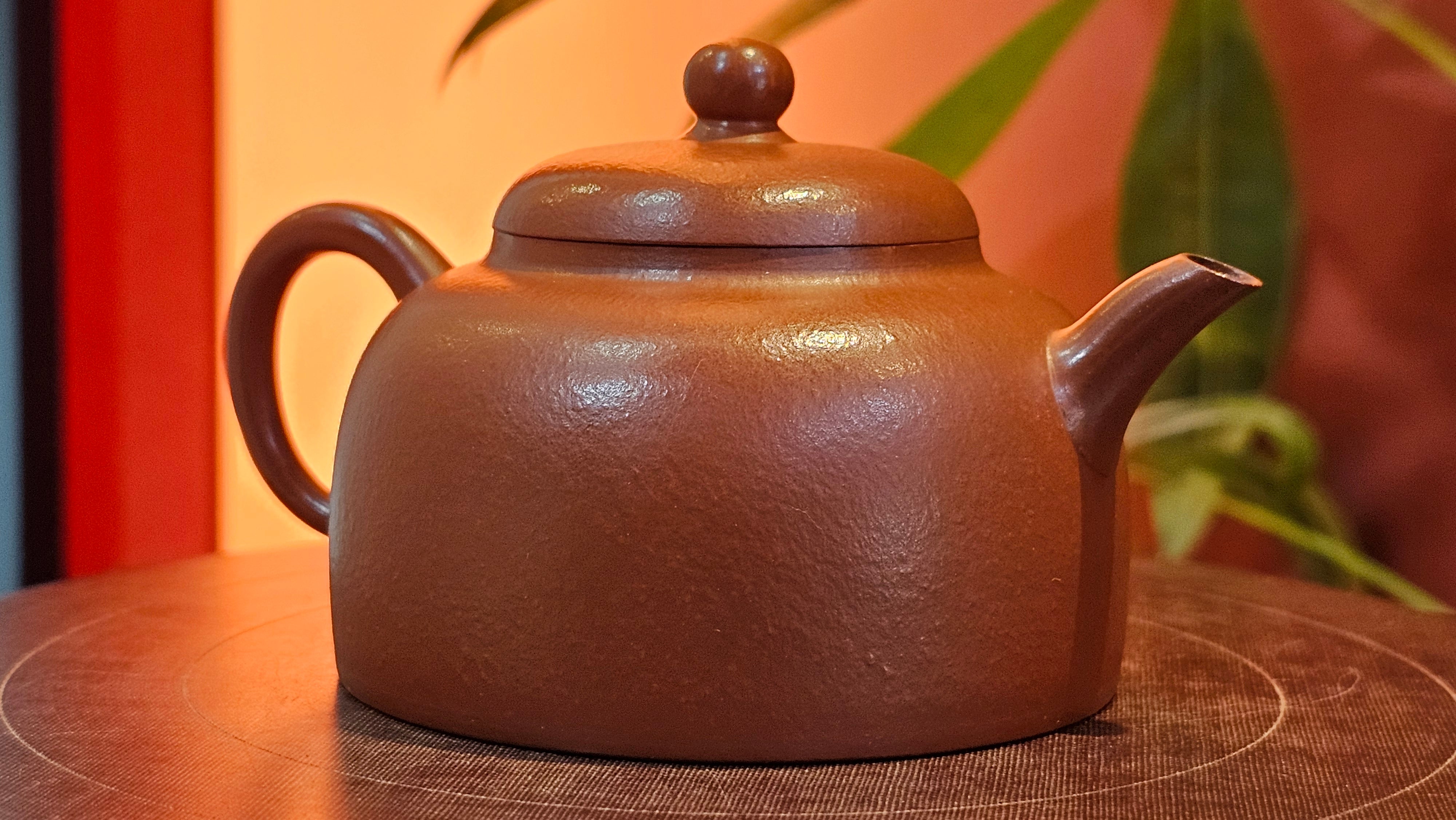 Yi Gong Hu 逸公壶, 142.3ml, Xiao Mei Yao Zhu Ni 小煤窑朱泥,  by our Collaborative Craftsman Shi Yun 石芸 ~ Congratulations to Mr N.S., 2245hrs 23rd May 2025, Fort Wayne, IN.