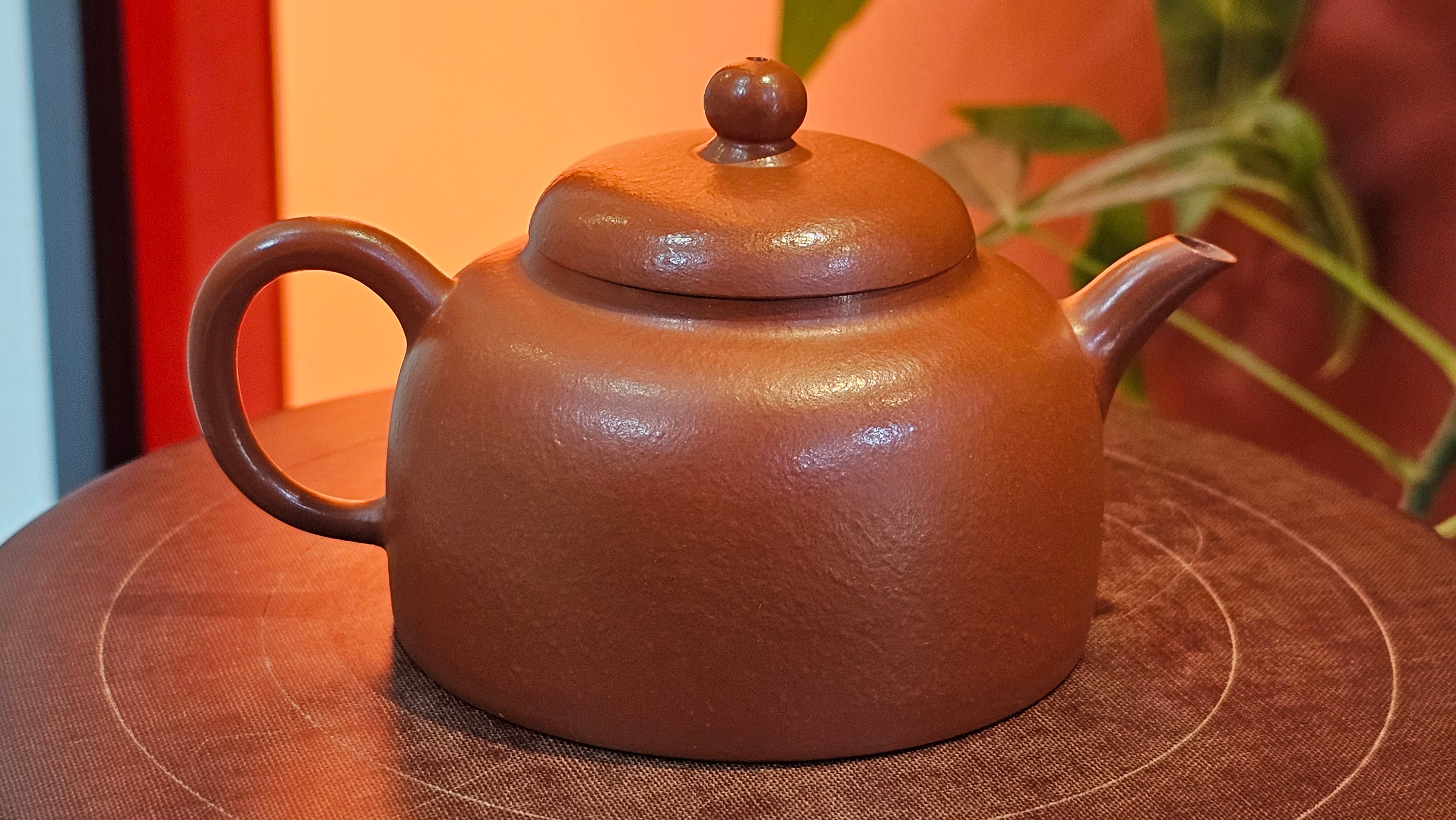 Yi Gong Hu 逸公壶, 142.3ml, Xiao Mei Yao Zhu Ni 小煤窑朱泥,  by our Collaborative Craftsman Shi Yun 石芸 ~ Congratulations to Mr N.S., 2245hrs 23rd May 2025, Fort Wayne, IN.