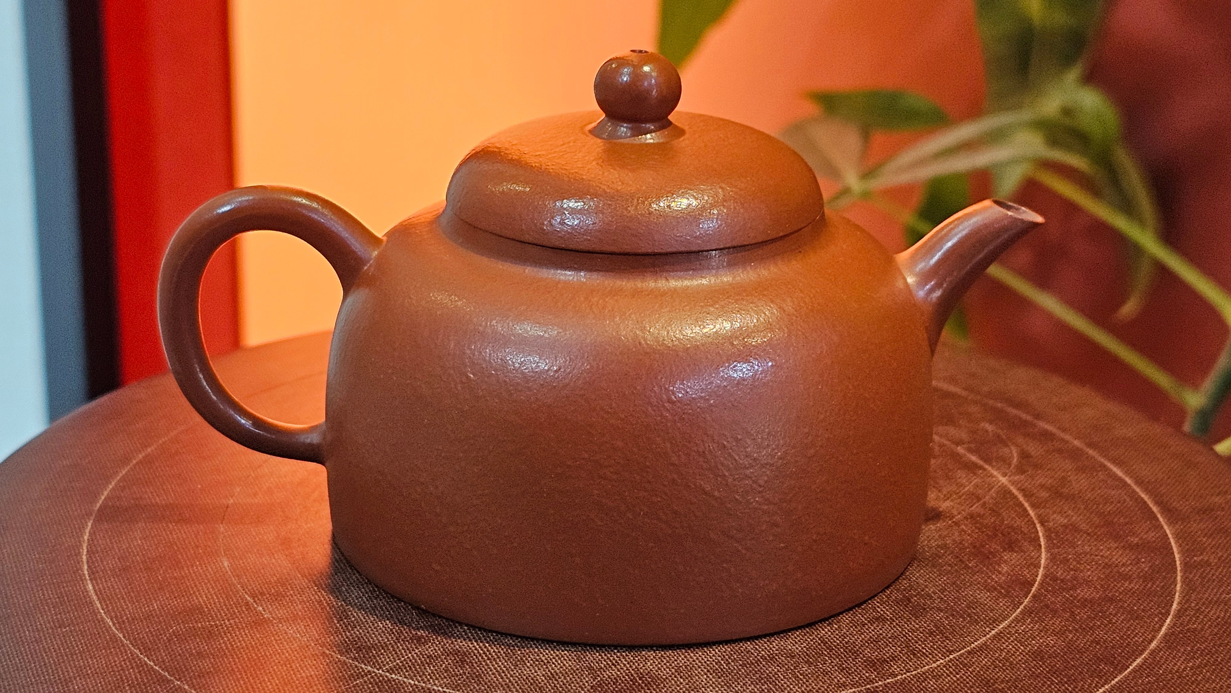 Yi Gong Hu 逸公壶, 142.3ml, Xiao Mei Yao Zhu Ni 小煤窑朱泥,  by our Collaborative Craftsman Shi Yun 石芸 ~ Congratulations to Mr N.S., 2245hrs 23rd May 2025, Fort Wayne, IN.