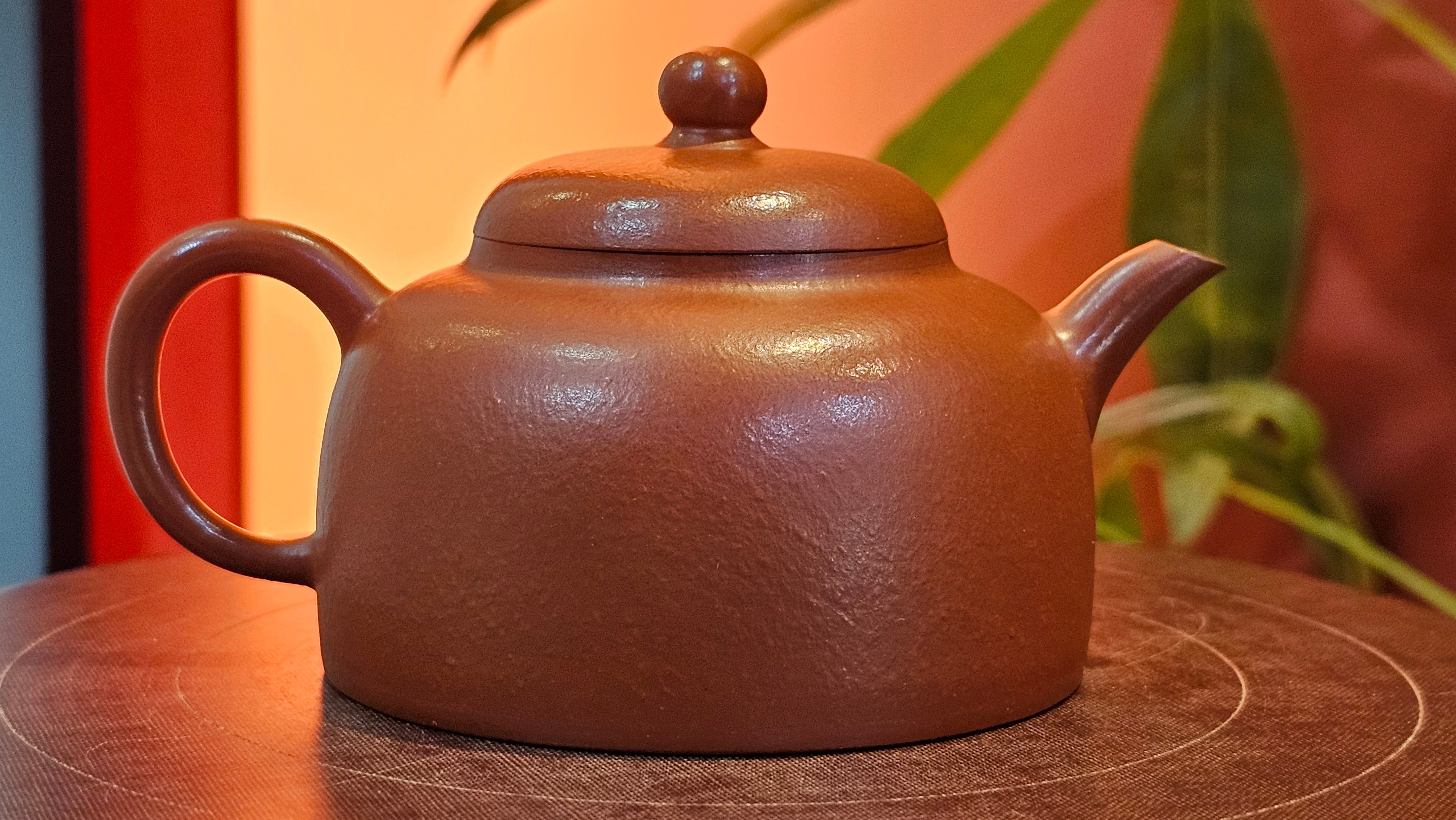 Yi Gong Hu 逸公壶, 142.3ml, Xiao Mei Yao Zhu Ni 小煤窑朱泥,  by our Collaborative Craftsman Shi Yun 石芸 ~ Congratulations to Mr N.S., 2245hrs 23rd May 2025, Fort Wayne, IN.