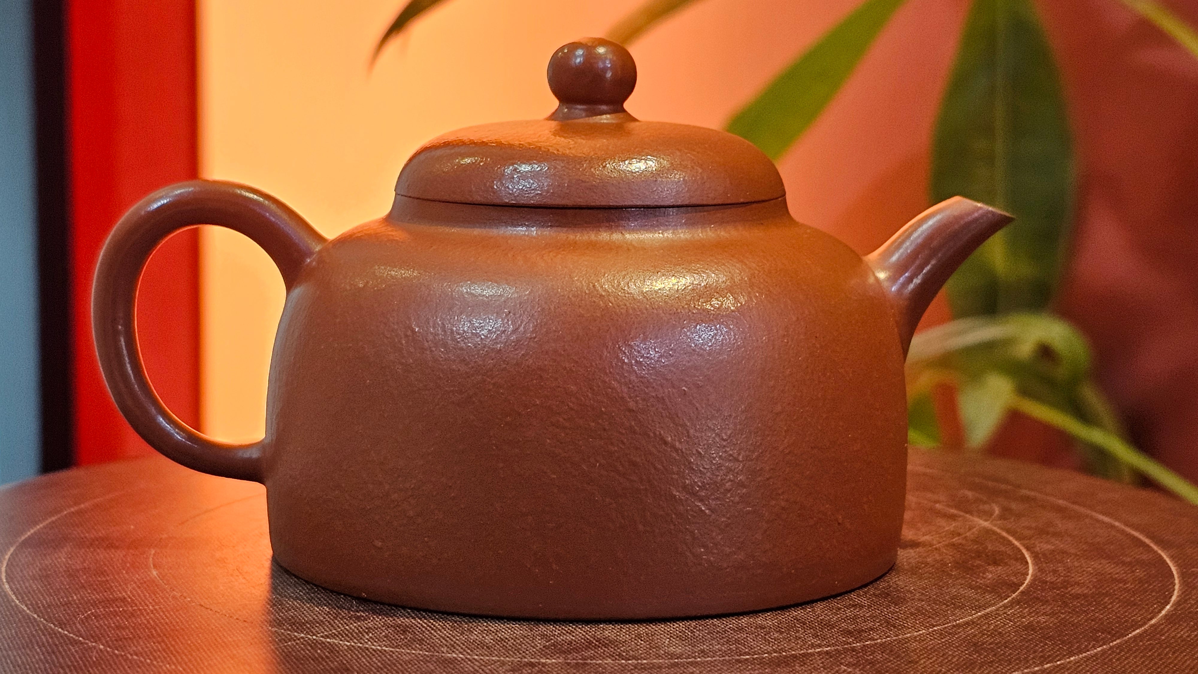 Yi Gong Hu 逸公壶, 142.3ml, Xiao Mei Yao Zhu Ni 小煤窑朱泥,  by our Collaborative Craftsman Shi Yun 石芸 ~ Congratulations to Mr N.S., 2245hrs 23rd May 2025, Fort Wayne, IN.