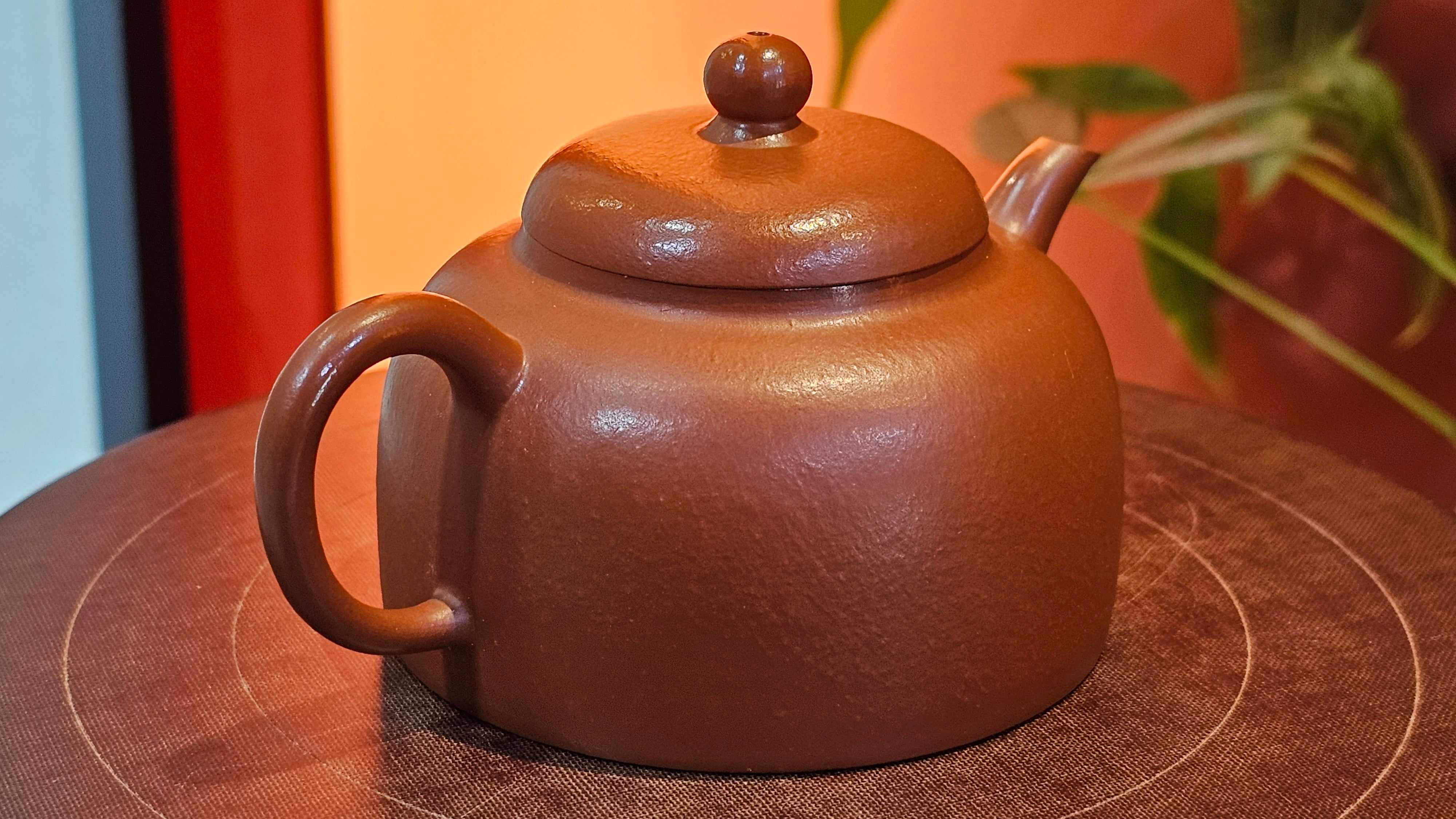 Yi Gong Hu 逸公壶, 142.3ml, Xiao Mei Yao Zhu Ni 小煤窑朱泥,  by our Collaborative Craftsman Shi Yun 石芸 ~ Congratulations to Mr N.S., 2245hrs 23rd May 2025, Fort Wayne, IN.