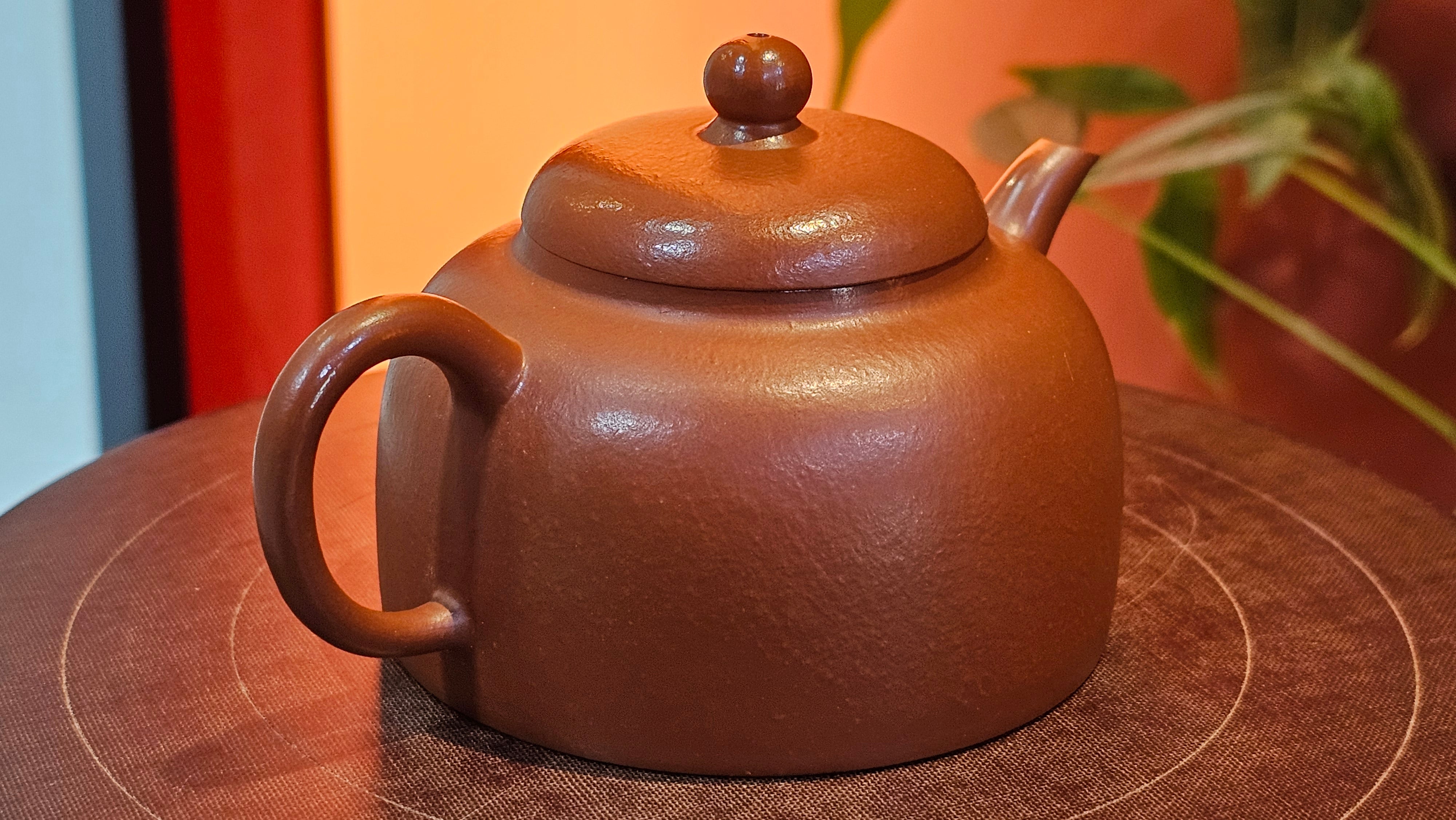 Yi Gong Hu 逸公壶, 142.3ml, Xiao Mei Yao Zhu Ni 小煤窑朱泥,  by our Collaborative Craftsman Shi Yun 石芸 ~ Congratulations to Mr N.S., 2245hrs 23rd May 2025, Fort Wayne, IN.