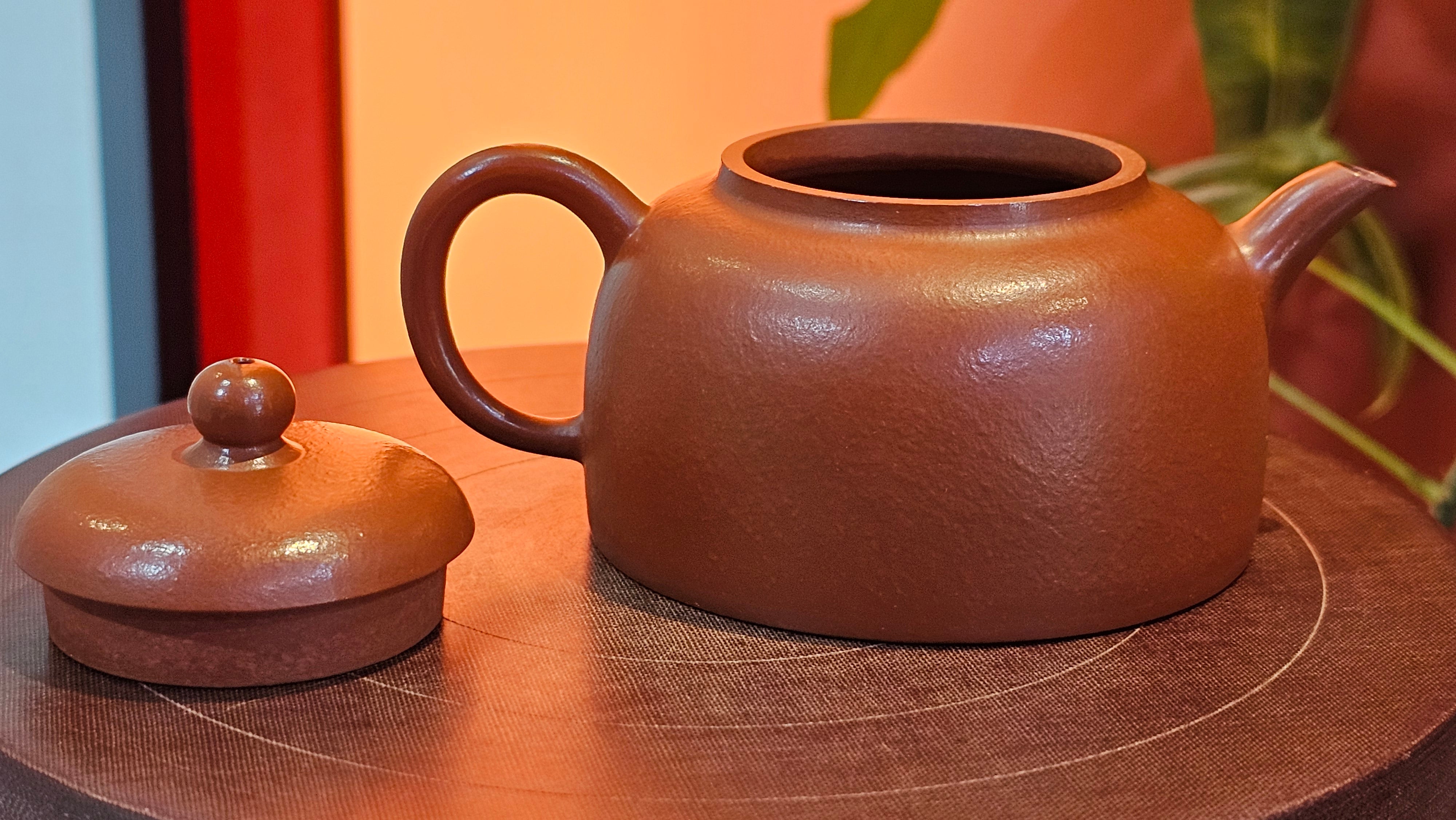 Yi Gong Hu 逸公壶, 142.3ml, Xiao Mei Yao Zhu Ni 小煤窑朱泥,  by our Collaborative Craftsman Shi Yun 石芸 ~ Congratulations to Mr N.S., 2245hrs 23rd May 2025, Fort Wayne, IN.