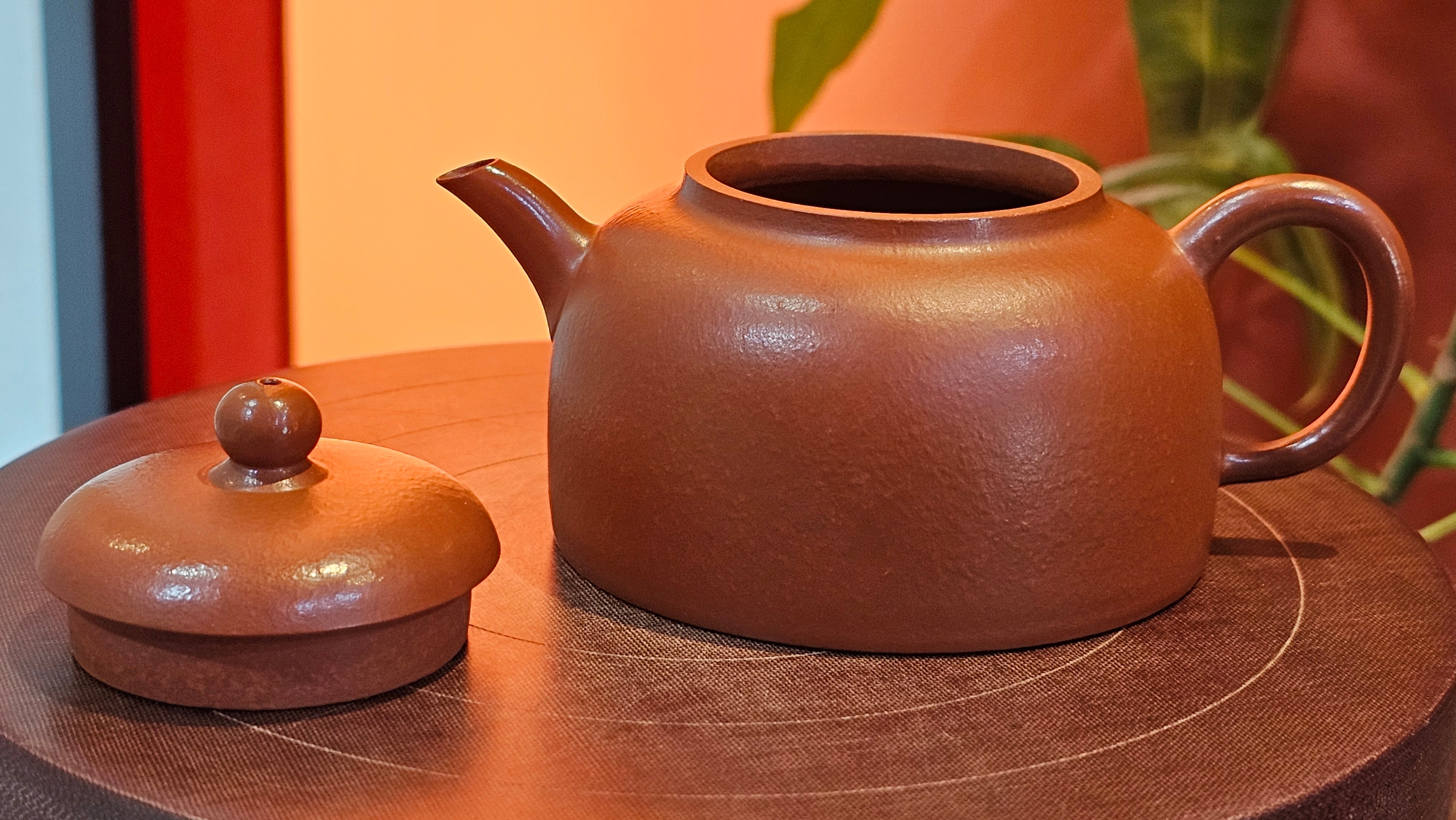 Yi Gong Hu 逸公壶, 142.3ml, Xiao Mei Yao Zhu Ni 小煤窑朱泥,  by our Collaborative Craftsman Shi Yun 石芸 ~ Congratulations to Mr N.S., 2245hrs 23rd May 2025, Fort Wayne, IN.