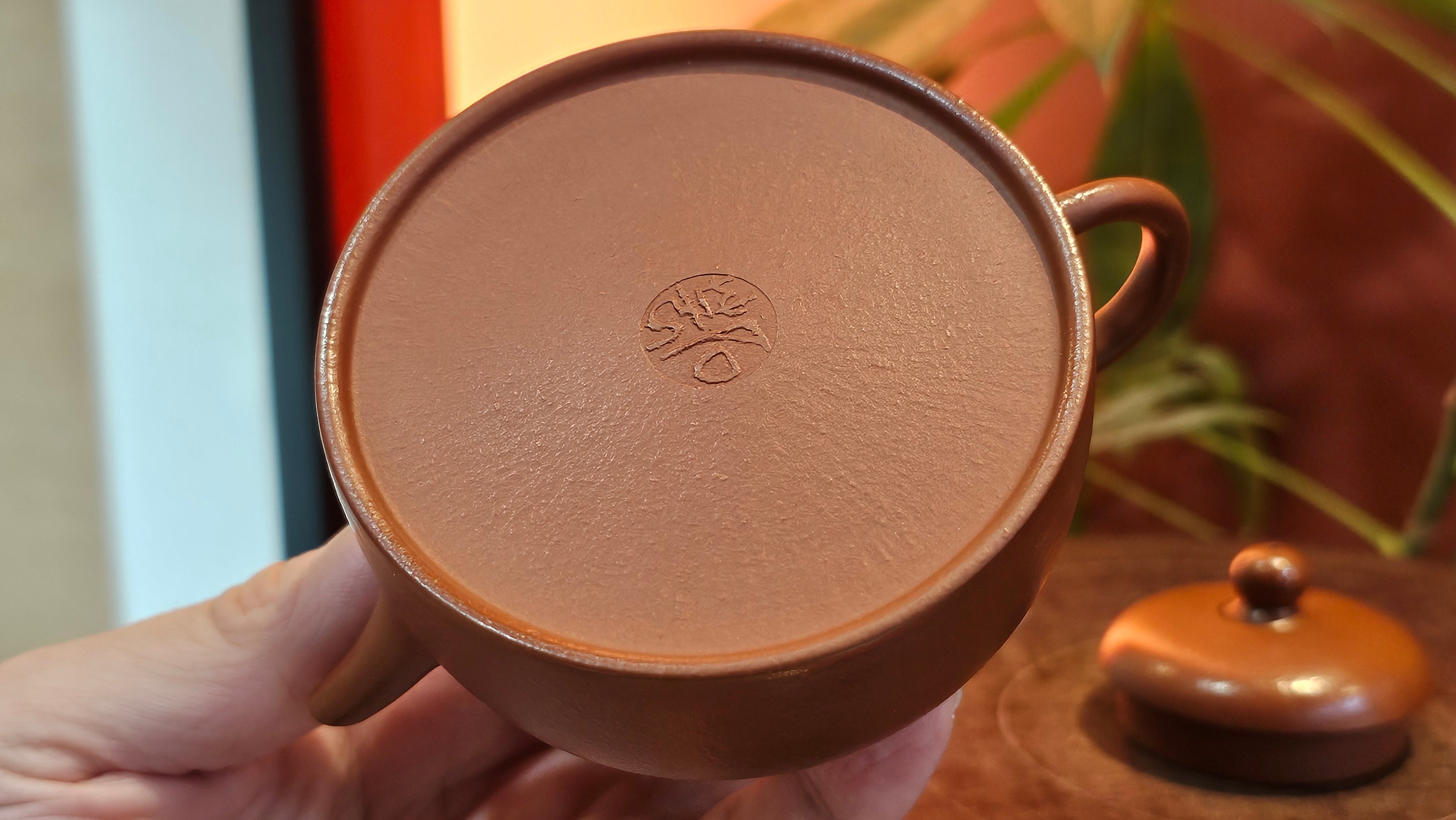 Yi Gong Hu 逸公壶, 142.3ml, Xiao Mei Yao Zhu Ni 小煤窑朱泥,  by our Collaborative Craftsman Shi Yun 石芸 ~ Congratulations to Mr N.S., 2245hrs 23rd May 2025, Fort Wayne, IN.