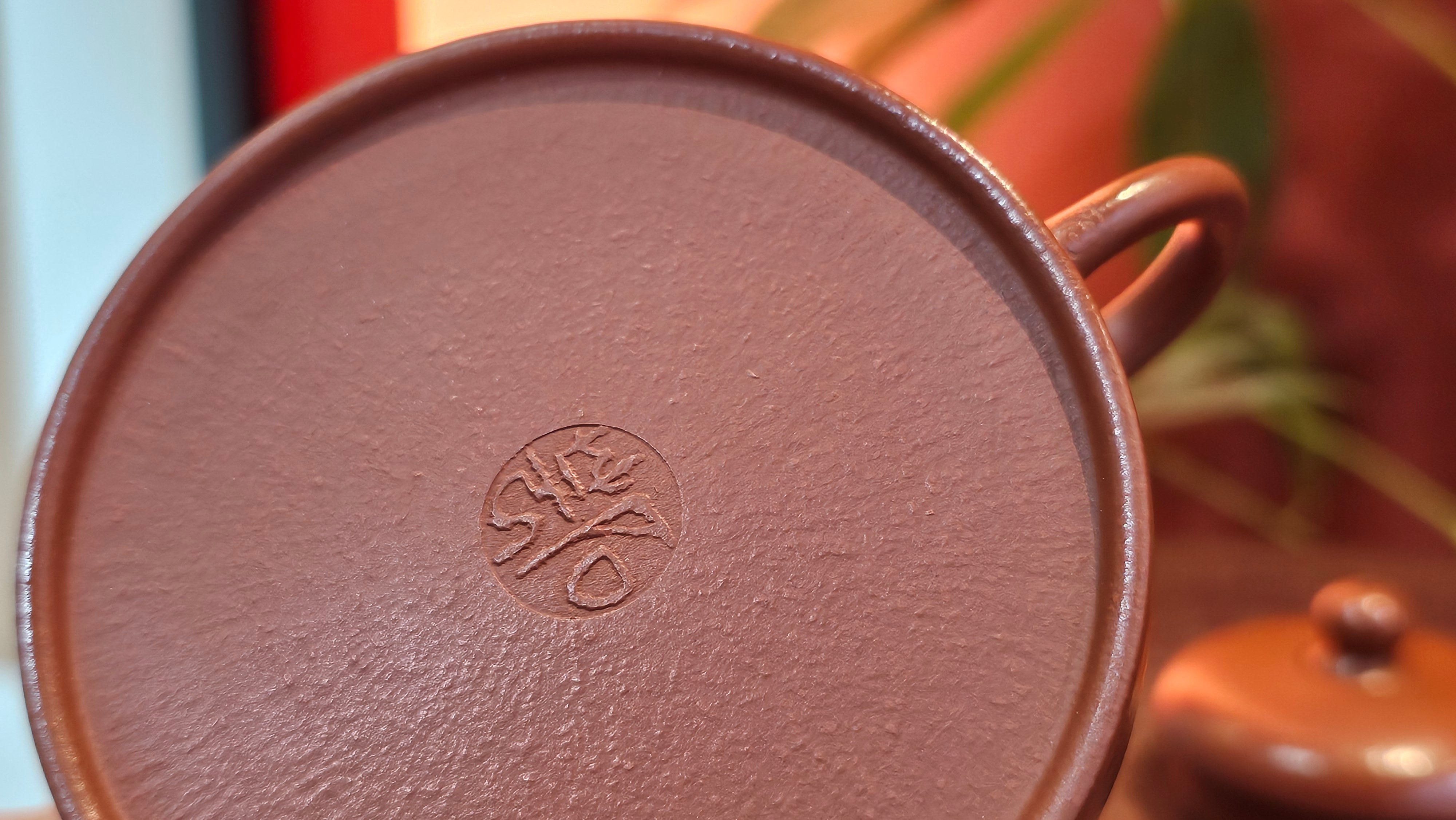 Yi Gong Hu 逸公壶, 142.3ml, Xiao Mei Yao Zhu Ni 小煤窑朱泥,  by our Collaborative Craftsman Shi Yun 石芸 ~ Congratulations to Mr N.S., 2245hrs 23rd May 2025, Fort Wayne, IN.