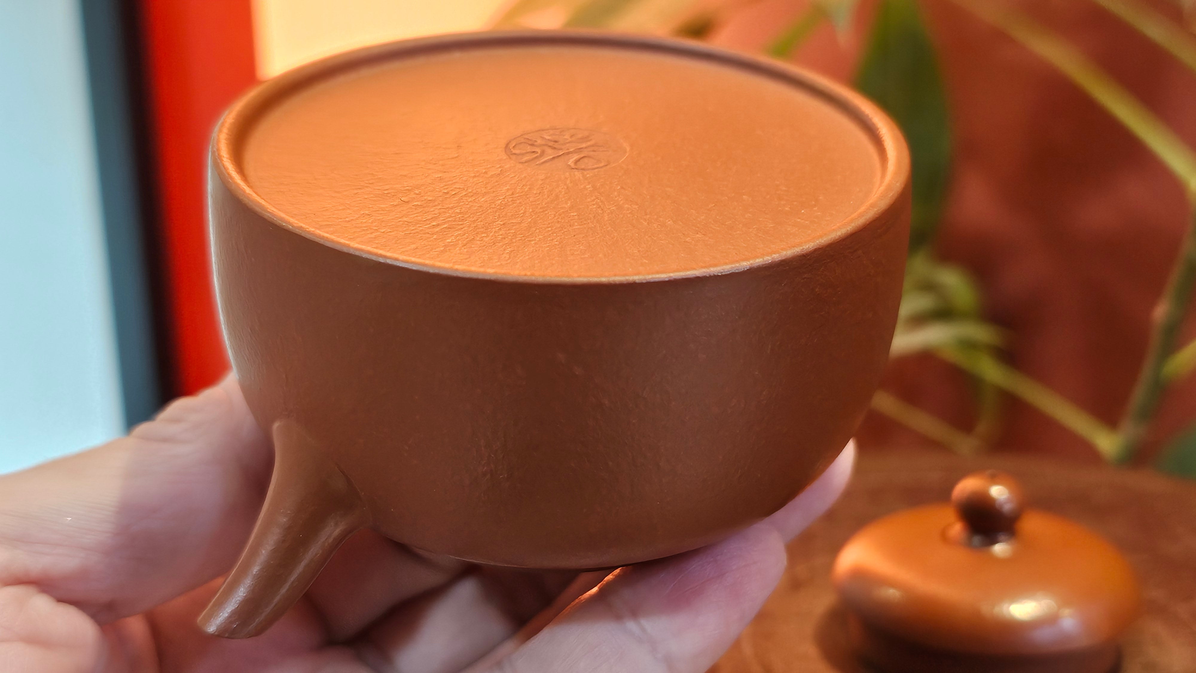 Yi Gong Hu 逸公壶, 142.3ml, Xiao Mei Yao Zhu Ni 小煤窑朱泥,  by our Collaborative Craftsman Shi Yun 石芸 ~ Congratulations to Mr N.S., 2245hrs 23rd May 2025, Fort Wayne, IN.