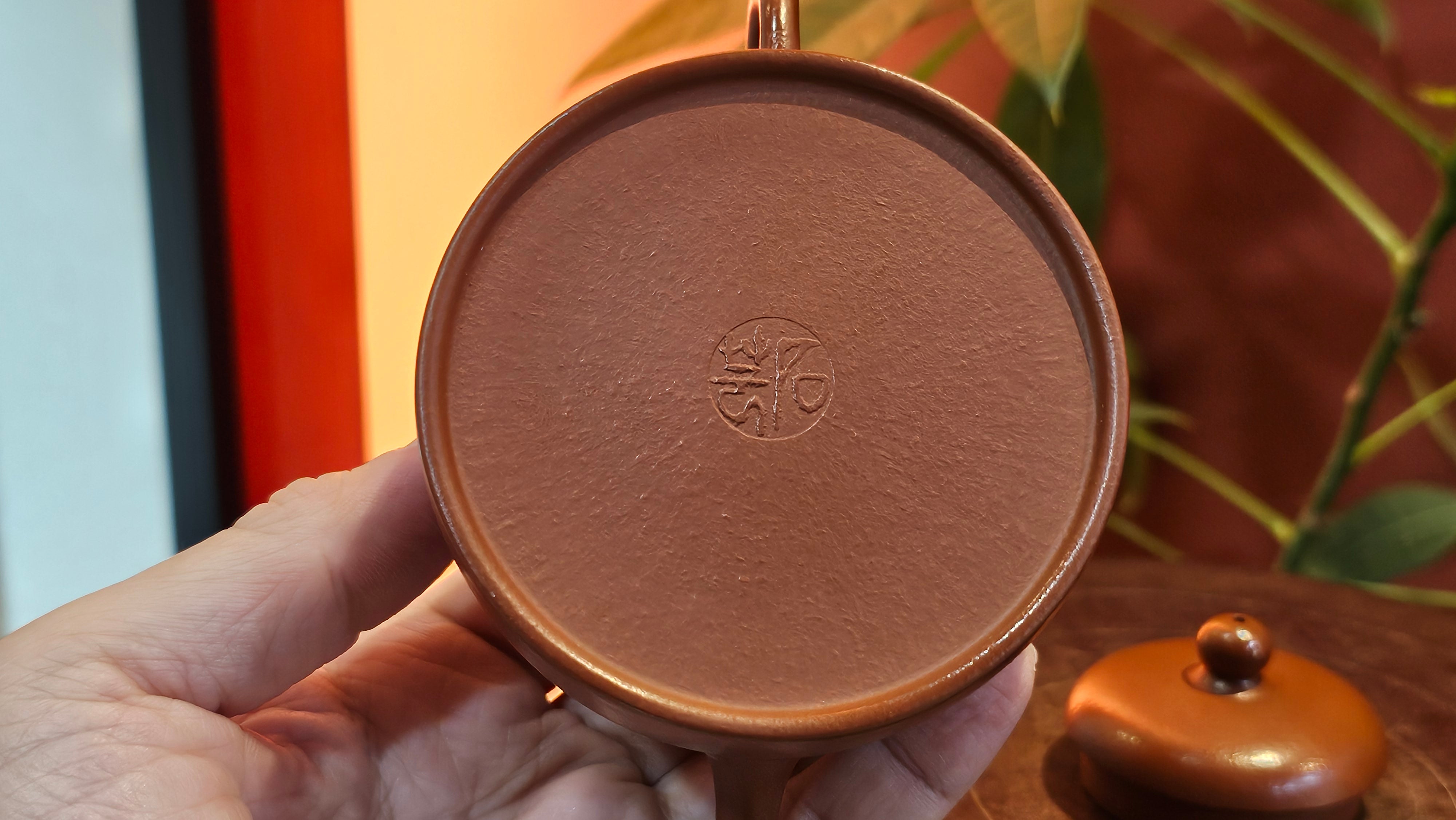 Yi Gong Hu 逸公壶, 142.3ml, Xiao Mei Yao Zhu Ni 小煤窑朱泥,  by our Collaborative Craftsman Shi Yun 石芸 ~ Congratulations to Mr N.S., 2245hrs 23rd May 2025, Fort Wayne, IN.