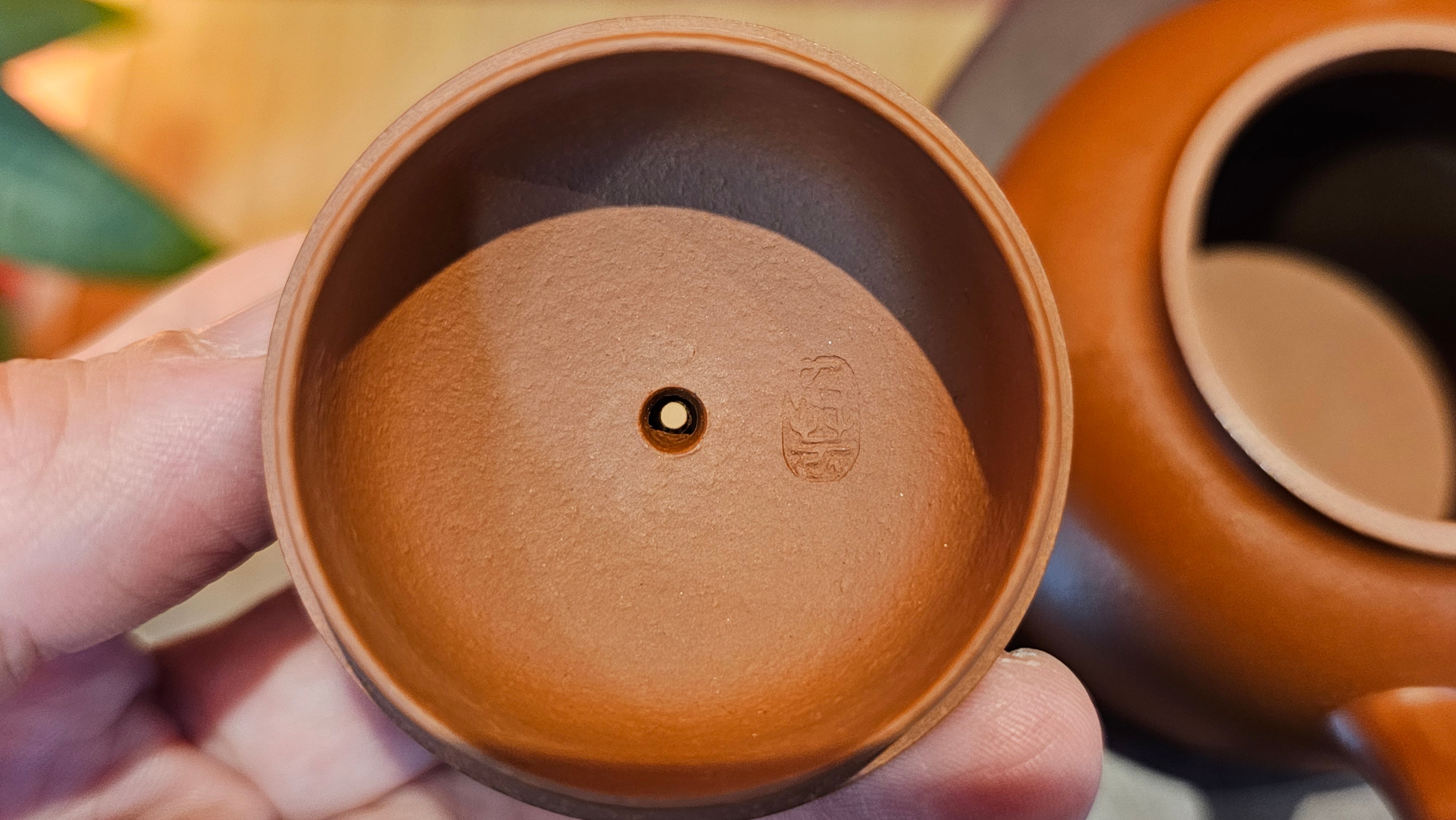 Yi Gong Hu 逸公壶, 142.3ml, Xiao Mei Yao Zhu Ni 小煤窑朱泥,  by our Collaborative Craftsman Shi Yun 石芸 ~ Congratulations to Mr N.S., 2245hrs 23rd May 2025, Fort Wayne, IN.