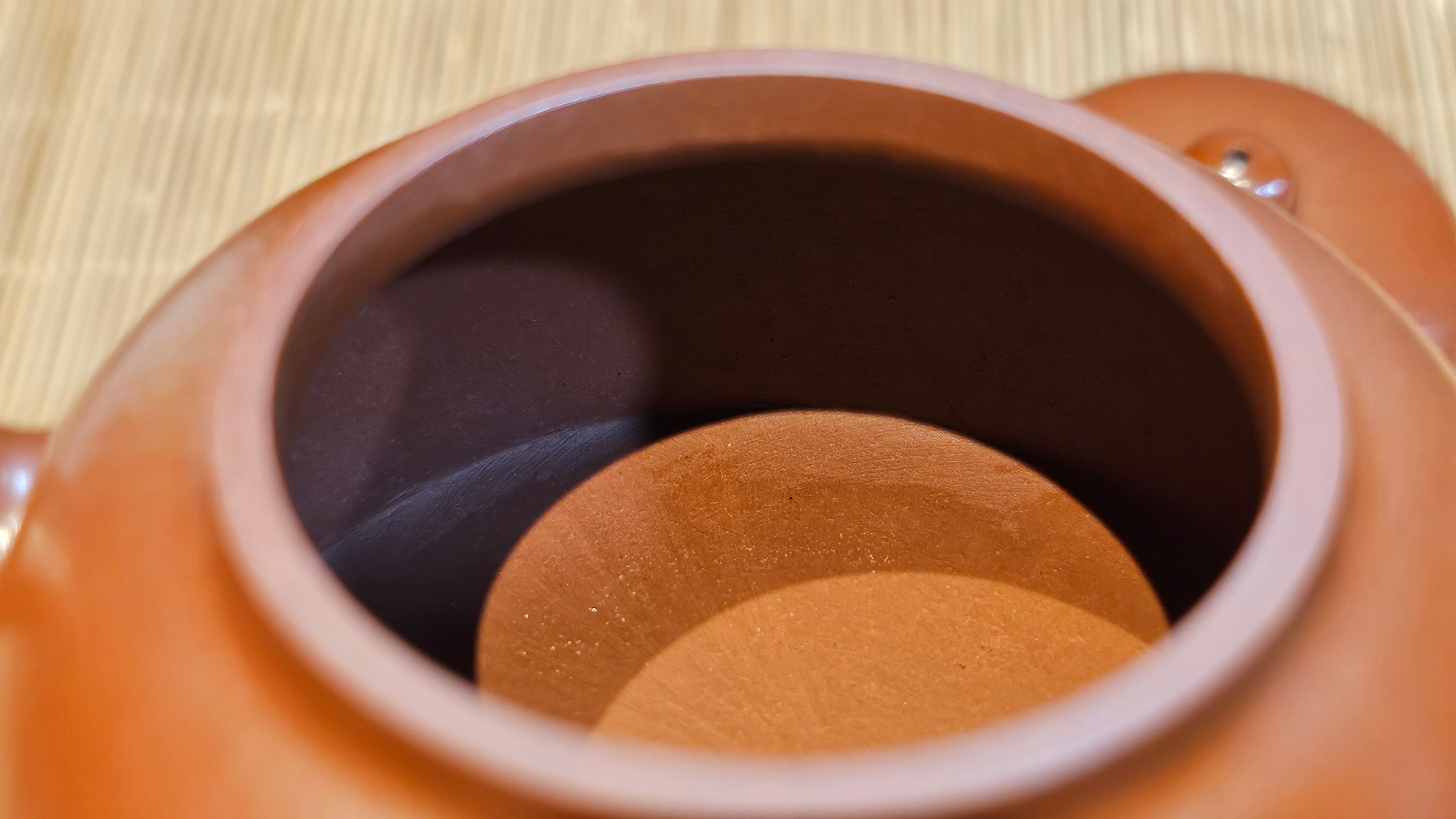 Yi Gong Hu 逸公壶, 142.3ml, Xiao Mei Yao Zhu Ni 小煤窑朱泥,  by our Collaborative Craftsman Shi Yun 石芸 ~ Congratulations to Mr N.S., 2245hrs 23rd May 2025, Fort Wayne, IN.