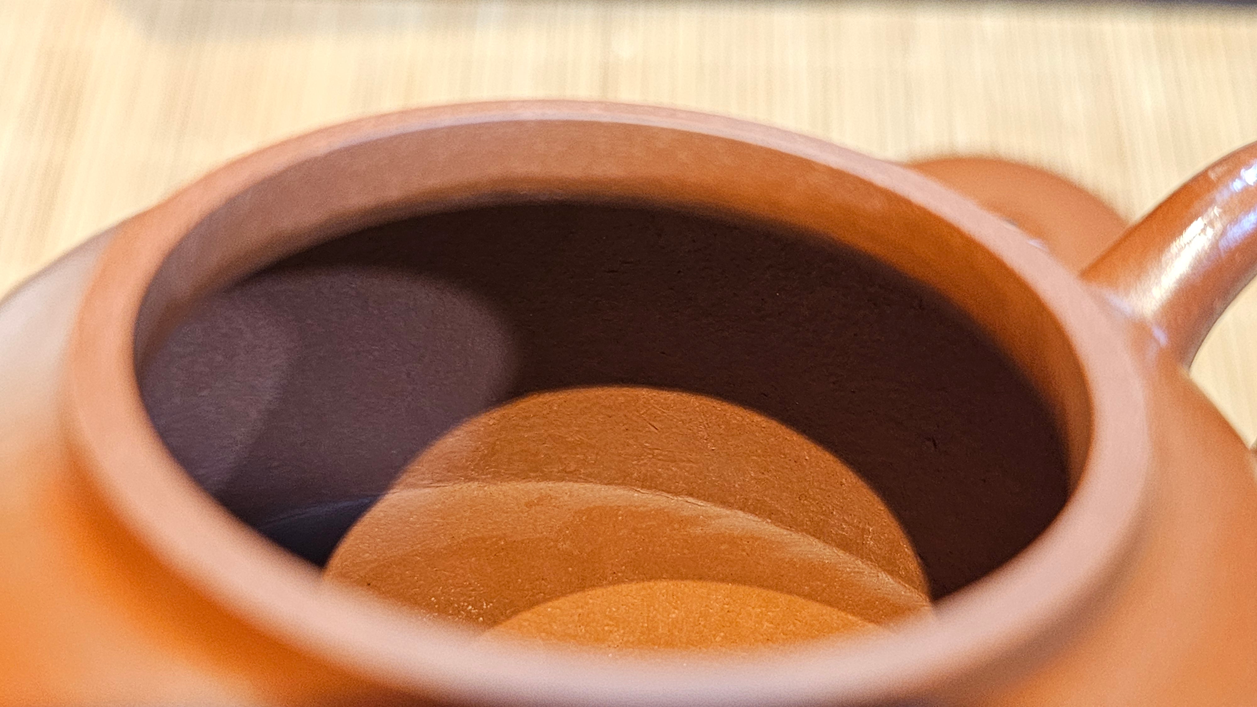 Yi Gong Hu 逸公壶, 142.3ml, Xiao Mei Yao Zhu Ni 小煤窑朱泥,  by our Collaborative Craftsman Shi Yun 石芸 ~ Congratulations to Mr N.S., 2245hrs 23rd May 2025, Fort Wayne, IN.