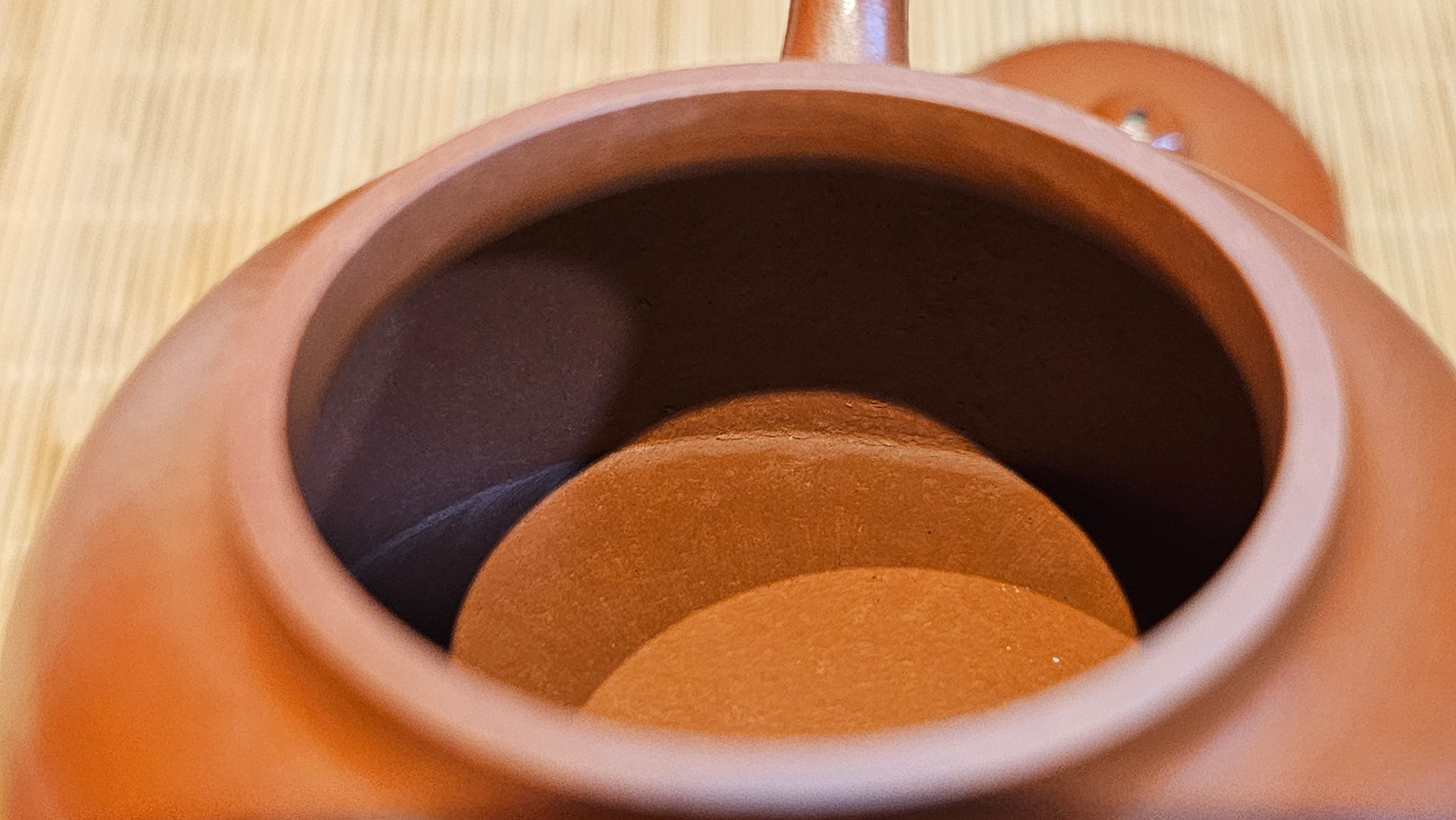 Yi Gong Hu 逸公壶, 142.3ml, Xiao Mei Yao Zhu Ni 小煤窑朱泥,  by our Collaborative Craftsman Shi Yun 石芸 ~ Congratulations to Mr N.S., 2245hrs 23rd May 2025, Fort Wayne, IN.