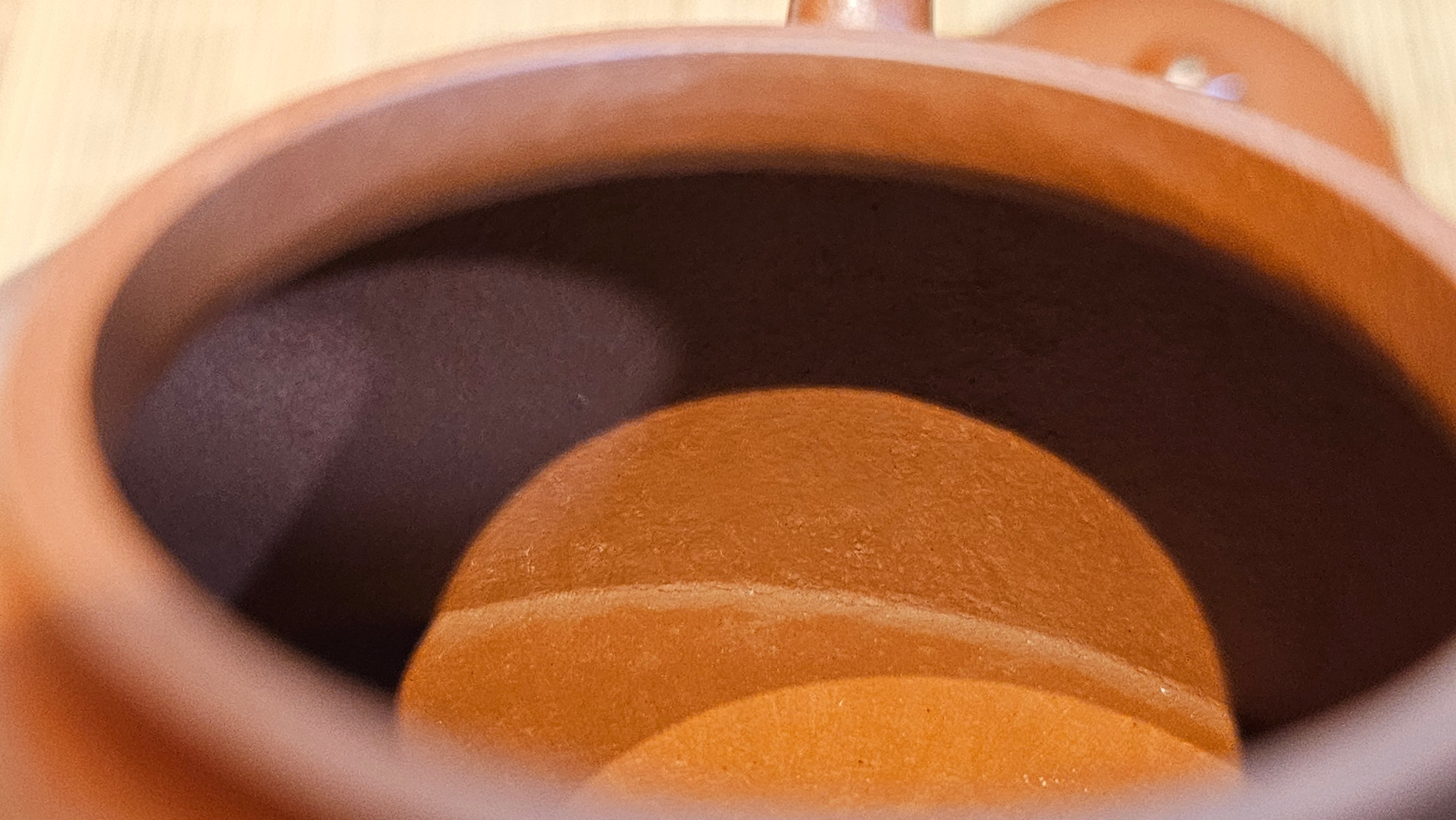 Yi Gong Hu 逸公壶, 142.3ml, Xiao Mei Yao Zhu Ni 小煤窑朱泥,  by our Collaborative Craftsman Shi Yun 石芸 ~ Congratulations to Mr N.S., 2245hrs 23rd May 2025, Fort Wayne, IN.