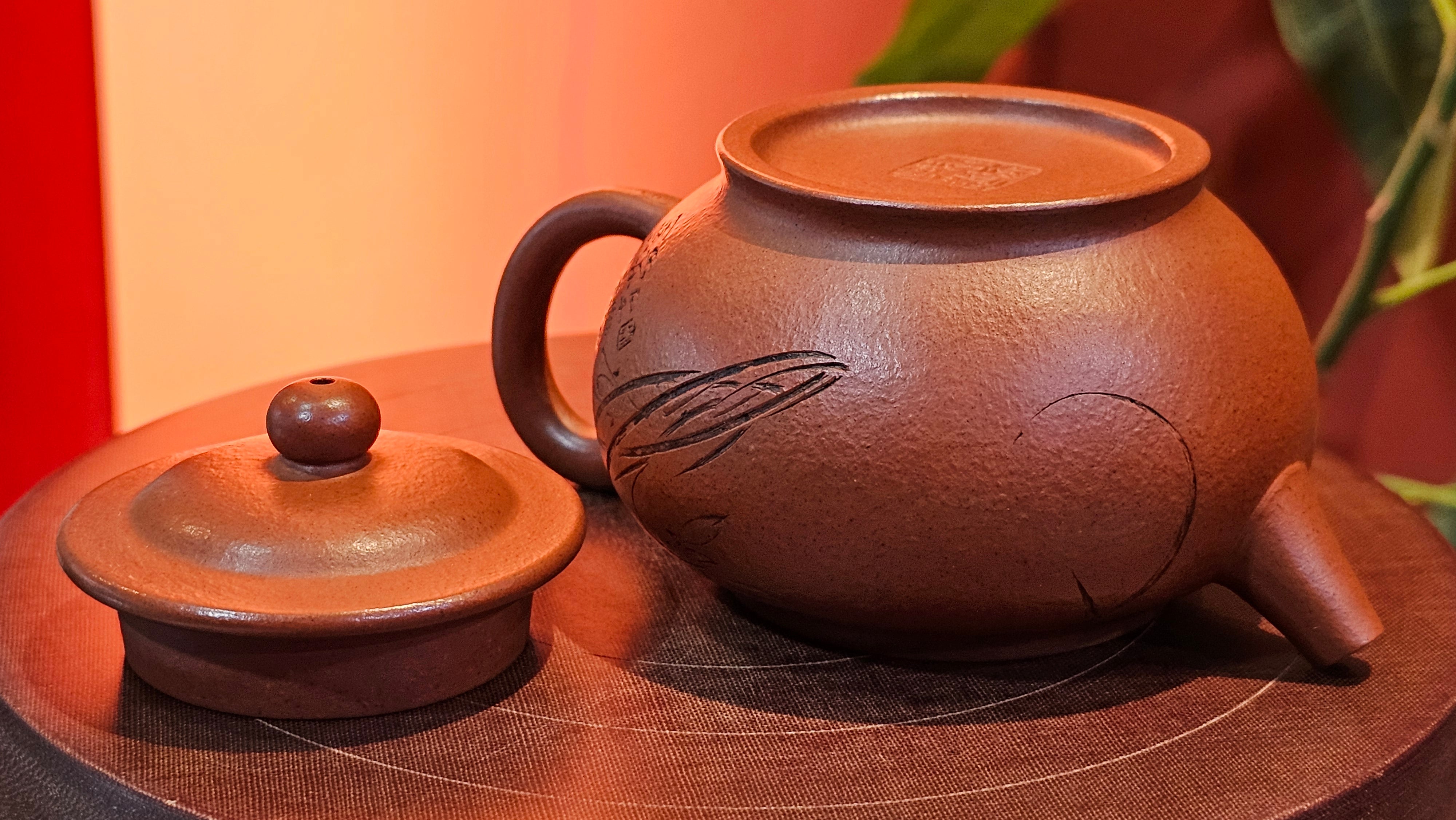 《宫灯》Gong Deng, 170.3ml, Tie Sha Zhu Ni 铁砂朱泥, made by Craftsman Zhu Jie 朱杰 from the YiXing's renowned family for Tie Sha Zhu Ni 铁砂朱泥 ~ Congratulations to Mr T.A., 1337hrs 26th Apr, Samorin, Slovakia 🇸🇰.