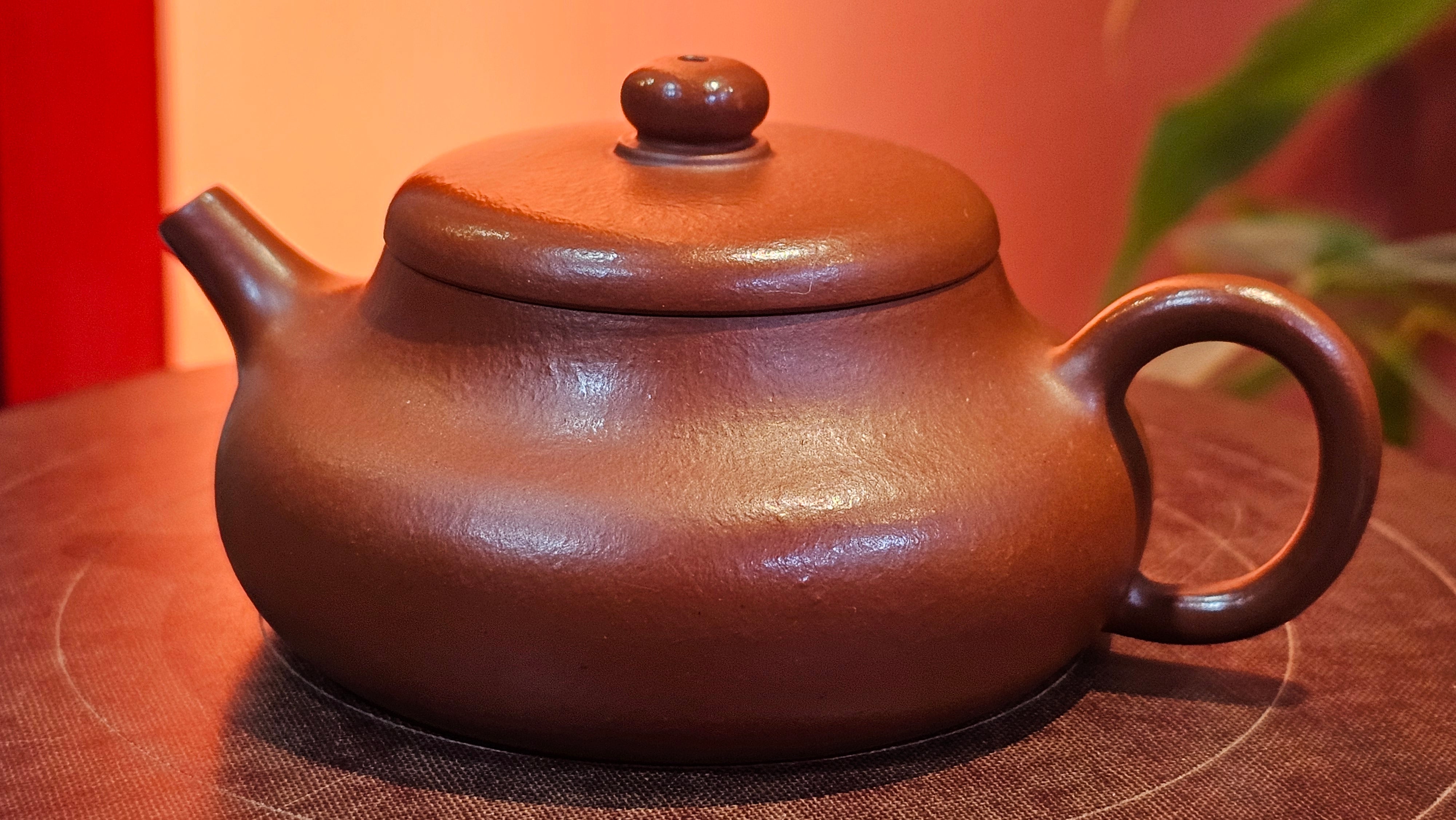 Jing Le 静乐 ~ "Quiet happiness", 101.9ml, Xiao Mei Yao Zhu Ni 小煤窑朱泥, by our Collaborative Craftsman Wang Xing 王兴 ~ Congratulations to Mr V.B., 1849hrs 9th May 2025, Grenoble, France 🇫🇷.