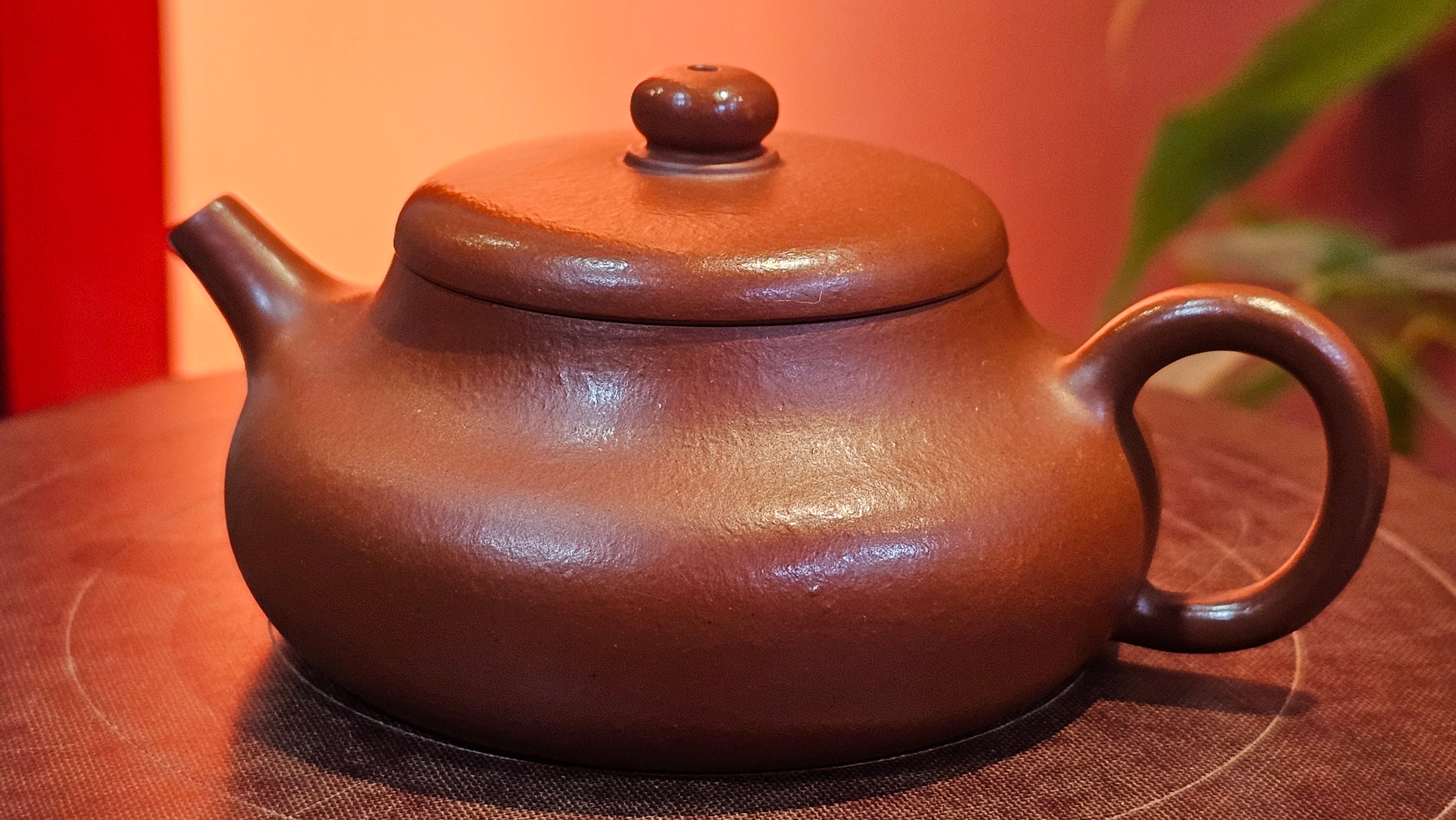 Jing Le 静乐 ~ "Quiet happiness", 101.9ml, Xiao Mei Yao Zhu Ni 小煤窑朱泥, by our Collaborative Craftsman Wang Xing 王兴 ~ Congratulations to Mr V.B., 1849hrs 9th May 2025, Grenoble, France 🇫🇷.