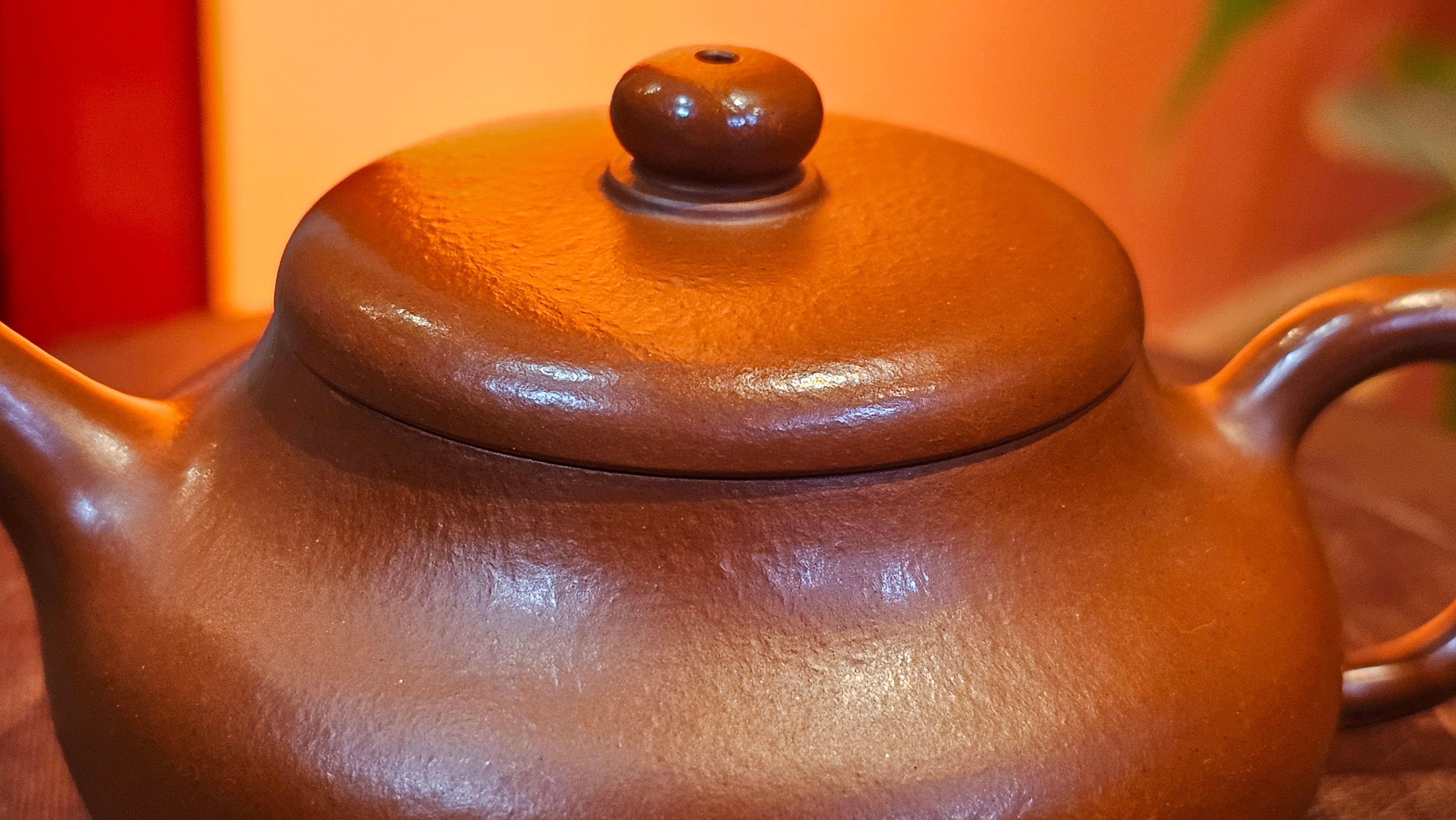 Jing Le 静乐 ~ "Quiet happiness", 101.9ml, Xiao Mei Yao Zhu Ni 小煤窑朱泥, by our Collaborative Craftsman Wang Xing 王兴 ~ Congratulations to Mr V.B., 1849hrs 9th May 2025, Grenoble, France 🇫🇷.