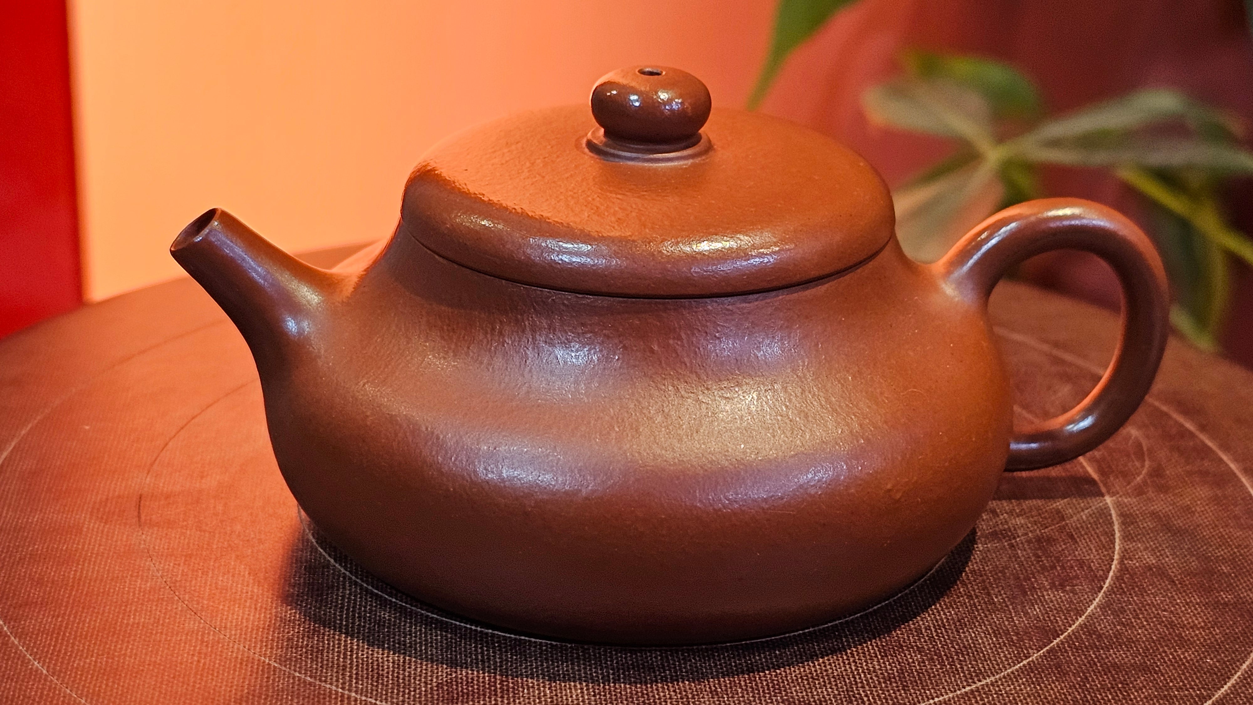 Jing Le 静乐 ~ "Quiet happiness", 101.9ml, Xiao Mei Yao Zhu Ni 小煤窑朱泥, by our Collaborative Craftsman Wang Xing 王兴 ~ Congratulations to Mr V.B., 1849hrs 9th May 2025, Grenoble, France 🇫🇷.