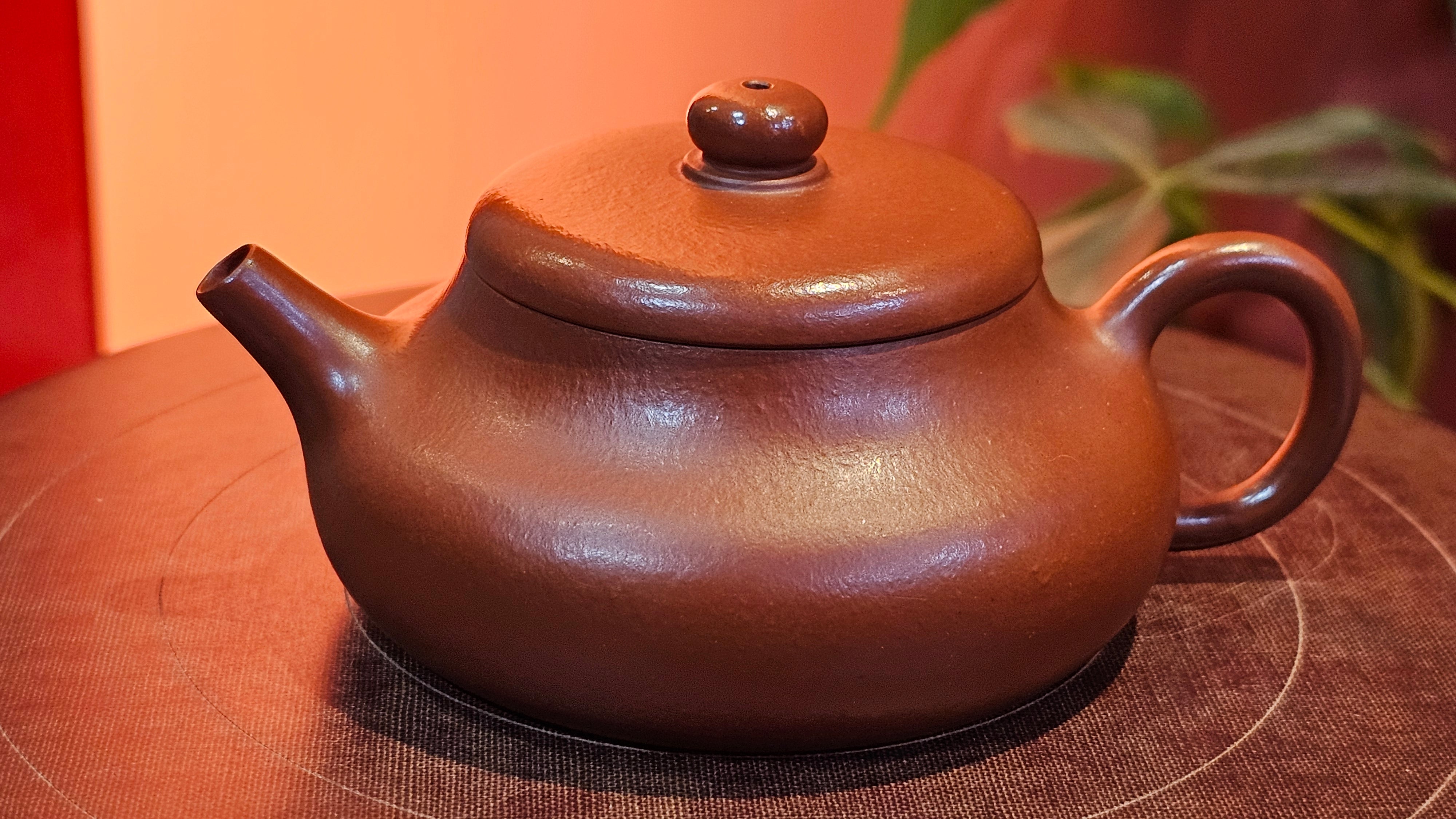 Jing Le 静乐 ~ "Quiet happiness", 101.9ml, Xiao Mei Yao Zhu Ni 小煤窑朱泥, by our Collaborative Craftsman Wang Xing 王兴 ~ Congratulations to Mr V.B., 1849hrs 9th May 2025, Grenoble, France 🇫🇷.