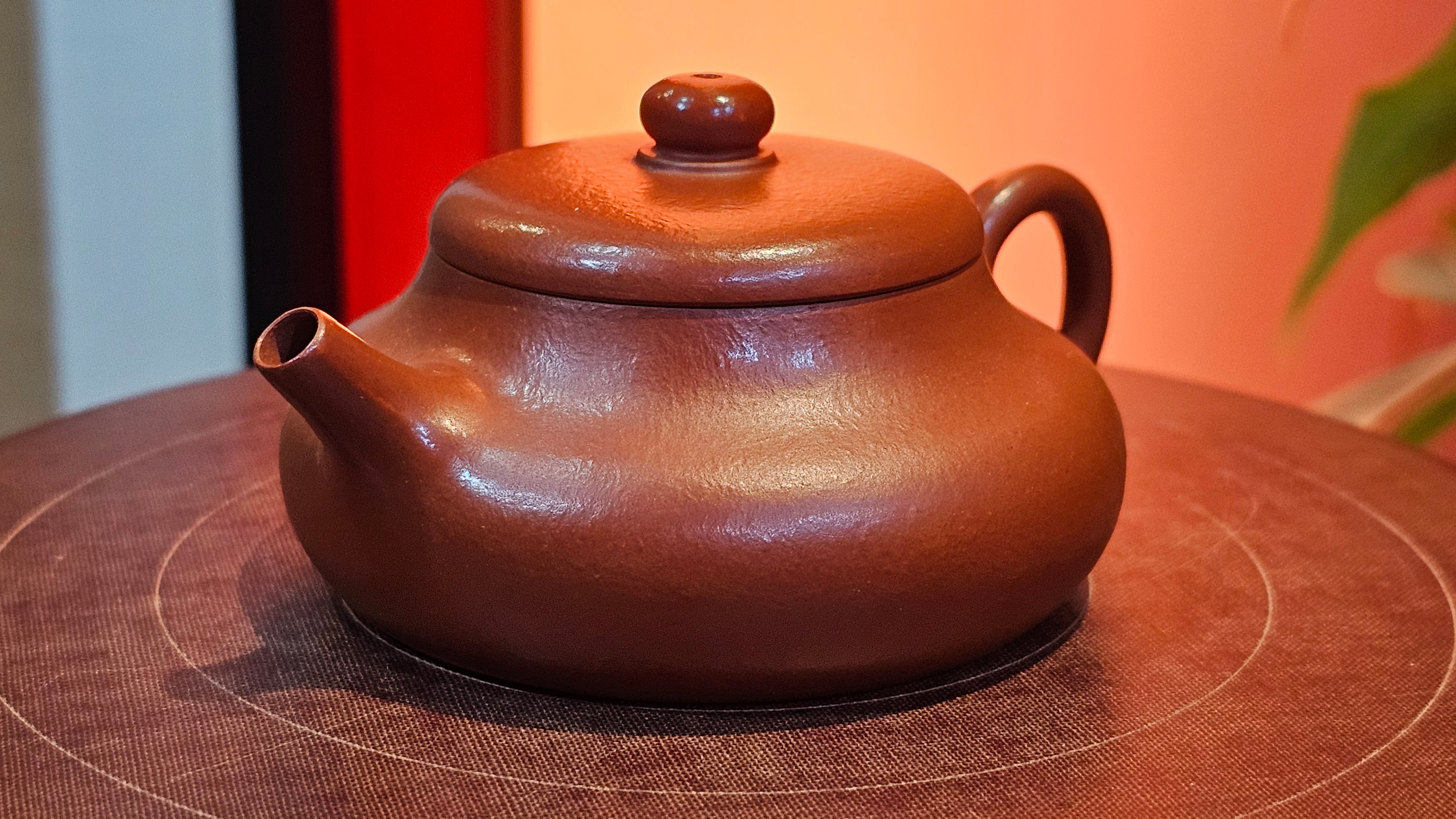 Jing Le 静乐 ~ "Quiet happiness", 101.9ml, Xiao Mei Yao Zhu Ni 小煤窑朱泥, by our Collaborative Craftsman Wang Xing 王兴 ~ Congratulations to Mr V.B., 1849hrs 9th May 2025, Grenoble, France 🇫🇷.