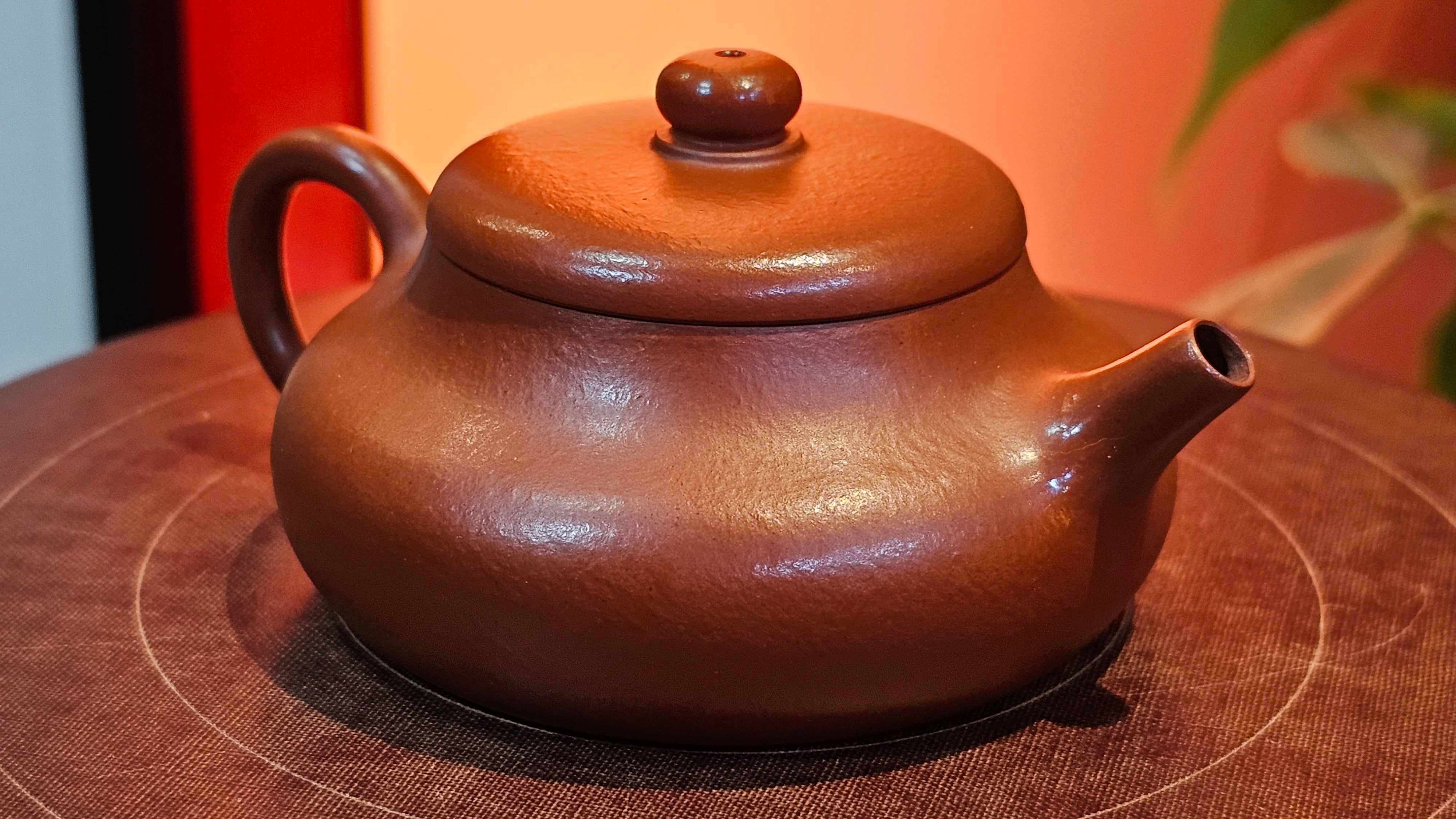 Jing Le 静乐 ~ "Quiet happiness", 101.9ml, Xiao Mei Yao Zhu Ni 小煤窑朱泥, by our Collaborative Craftsman Wang Xing 王兴 ~ Congratulations to Mr V.B., 1849hrs 9th May 2025, Grenoble, France 🇫🇷.