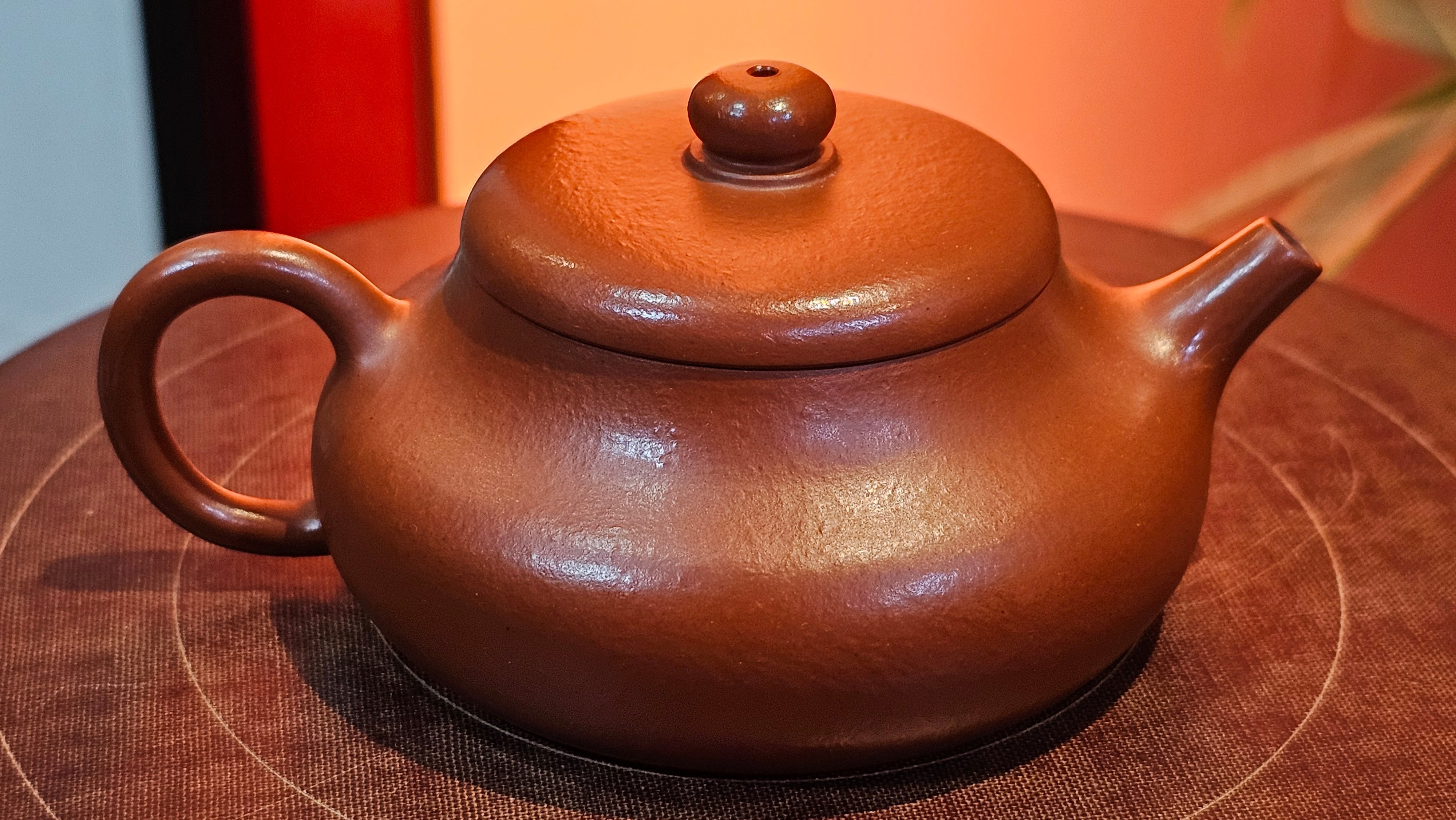 Jing Le 静乐 ~ "Quiet happiness", 101.9ml, Xiao Mei Yao Zhu Ni 小煤窑朱泥, by our Collaborative Craftsman Wang Xing 王兴 ~ Congratulations to Mr V.B., 1849hrs 9th May 2025, Grenoble, France 🇫🇷.