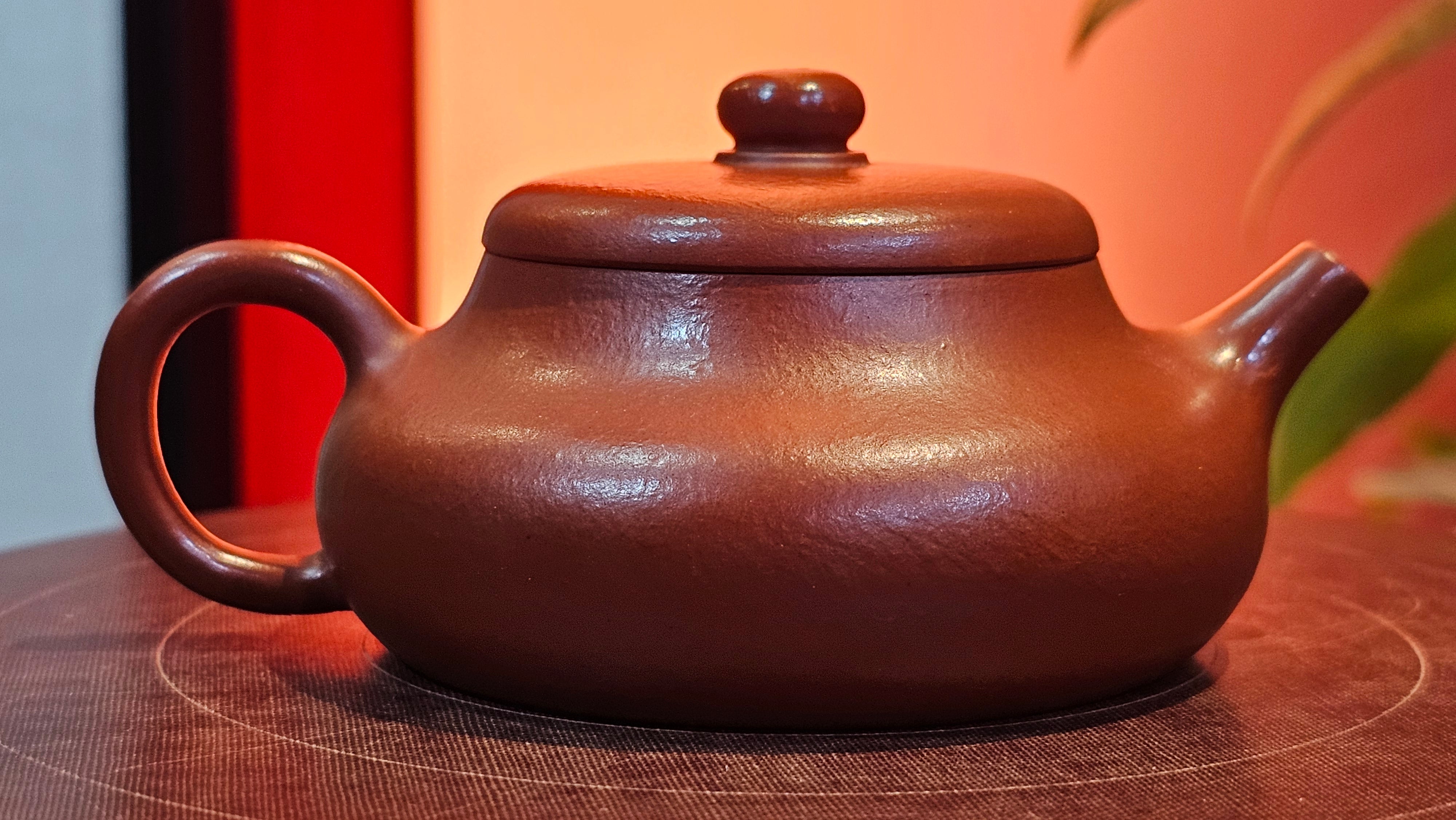 Jing Le 静乐 ~ "Quiet happiness", 101.9ml, Xiao Mei Yao Zhu Ni 小煤窑朱泥, by our Collaborative Craftsman Wang Xing 王兴 ~ Congratulations to Mr V.B., 1849hrs 9th May 2025, Grenoble, France 🇫🇷.