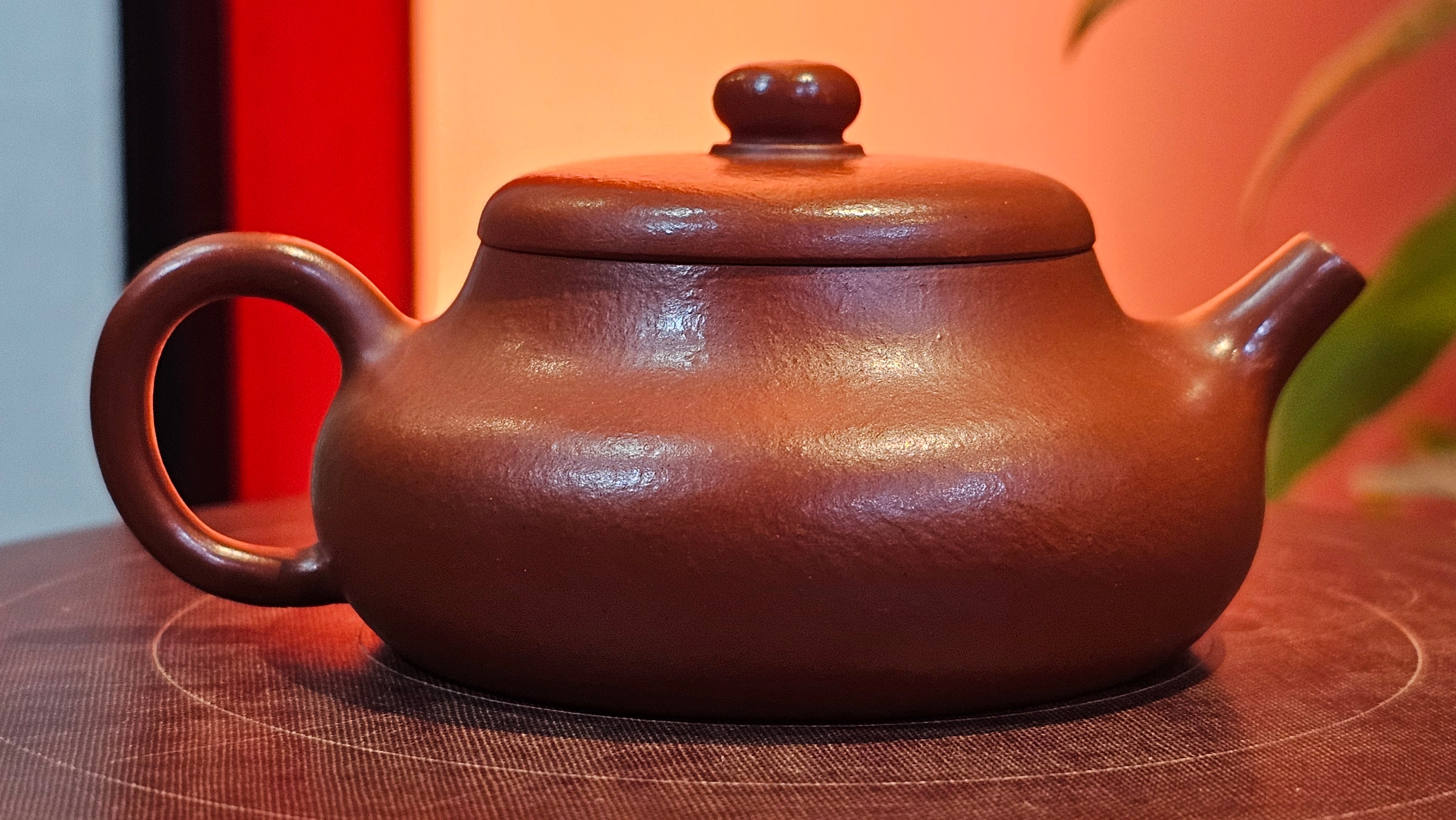 Jing Le 静乐 ~ "Quiet happiness", 101.9ml, Xiao Mei Yao Zhu Ni 小煤窑朱泥, by our Collaborative Craftsman Wang Xing 王兴 ~ Congratulations to Mr V.B., 1849hrs 9th May 2025, Grenoble, France 🇫🇷.